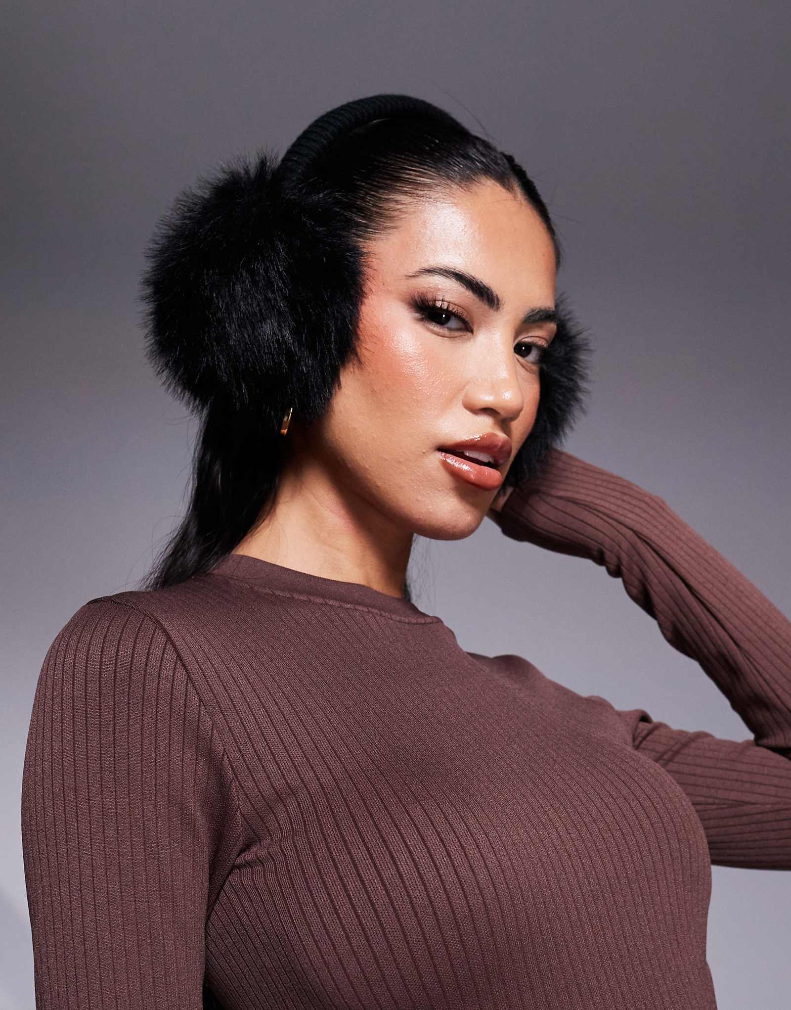 Лыжные наушники-вкладыши ASOS 4505 из искусственного меха черного цвета 2890₽