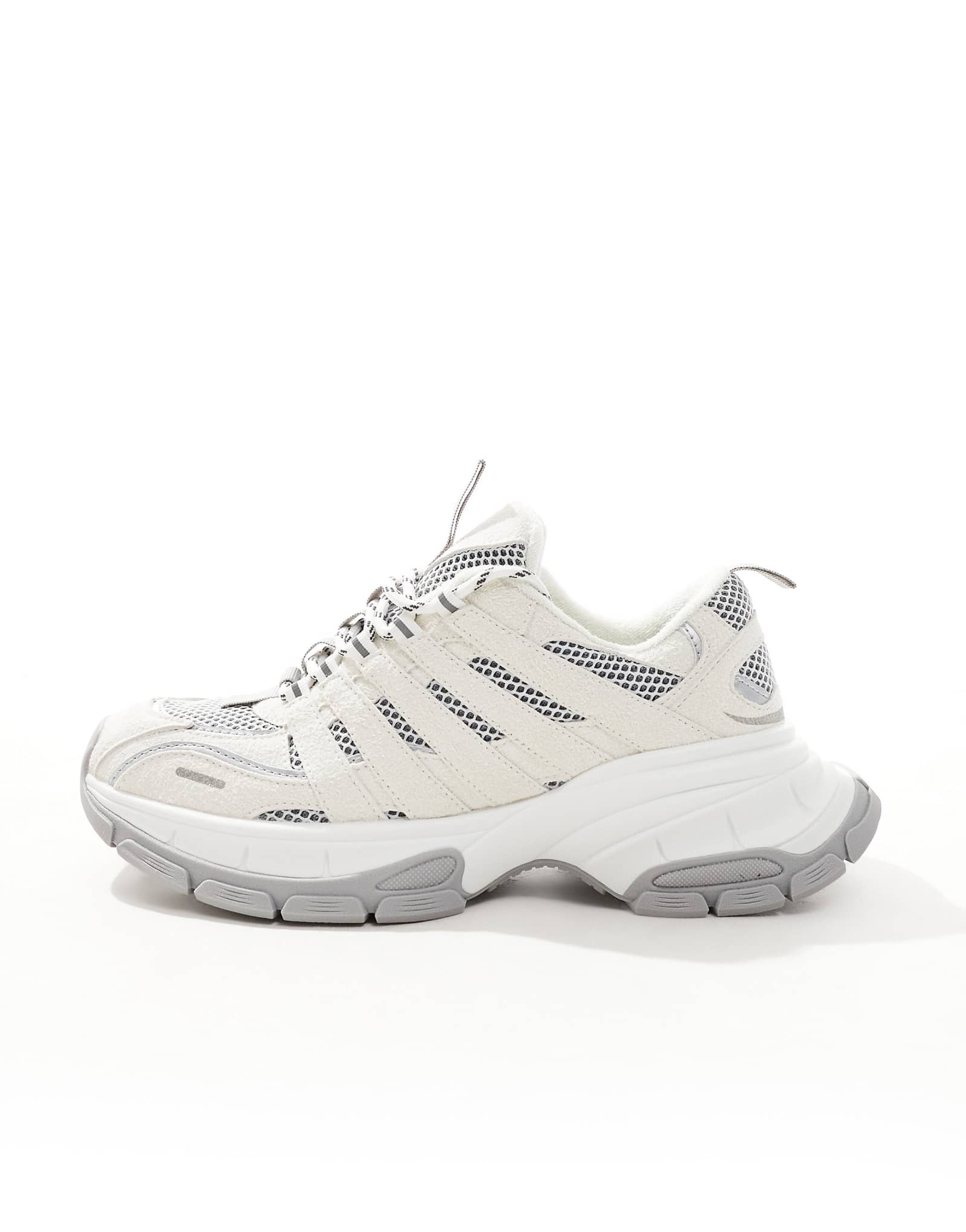 Дизайнерские массивные кроссовки ASOS светло-серого цвета с сетчатыми деталями 10290₽