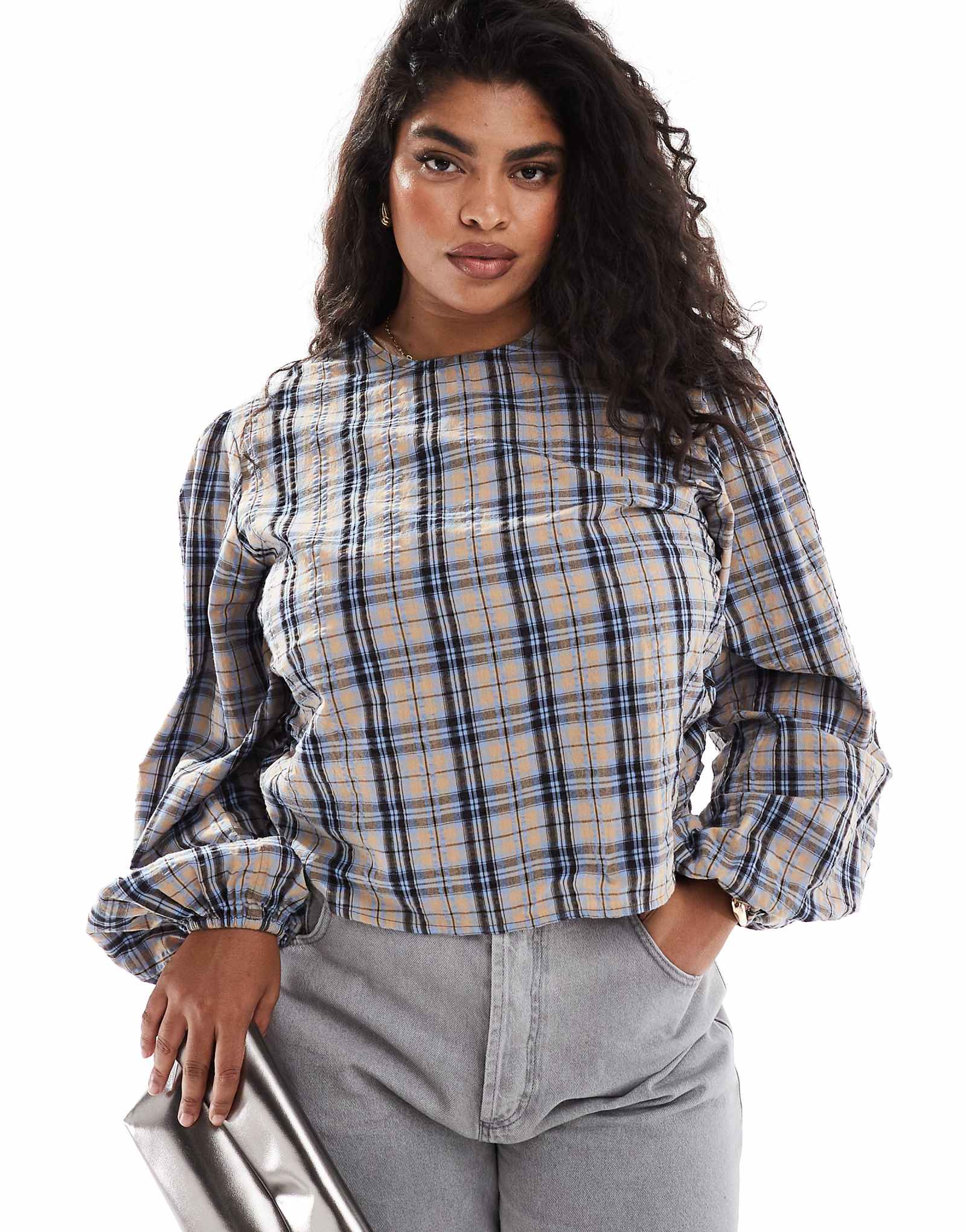 ТОП в клетку с объемными рукавами и оборками по бокам от ASOS DESIGN Curve 2590₽