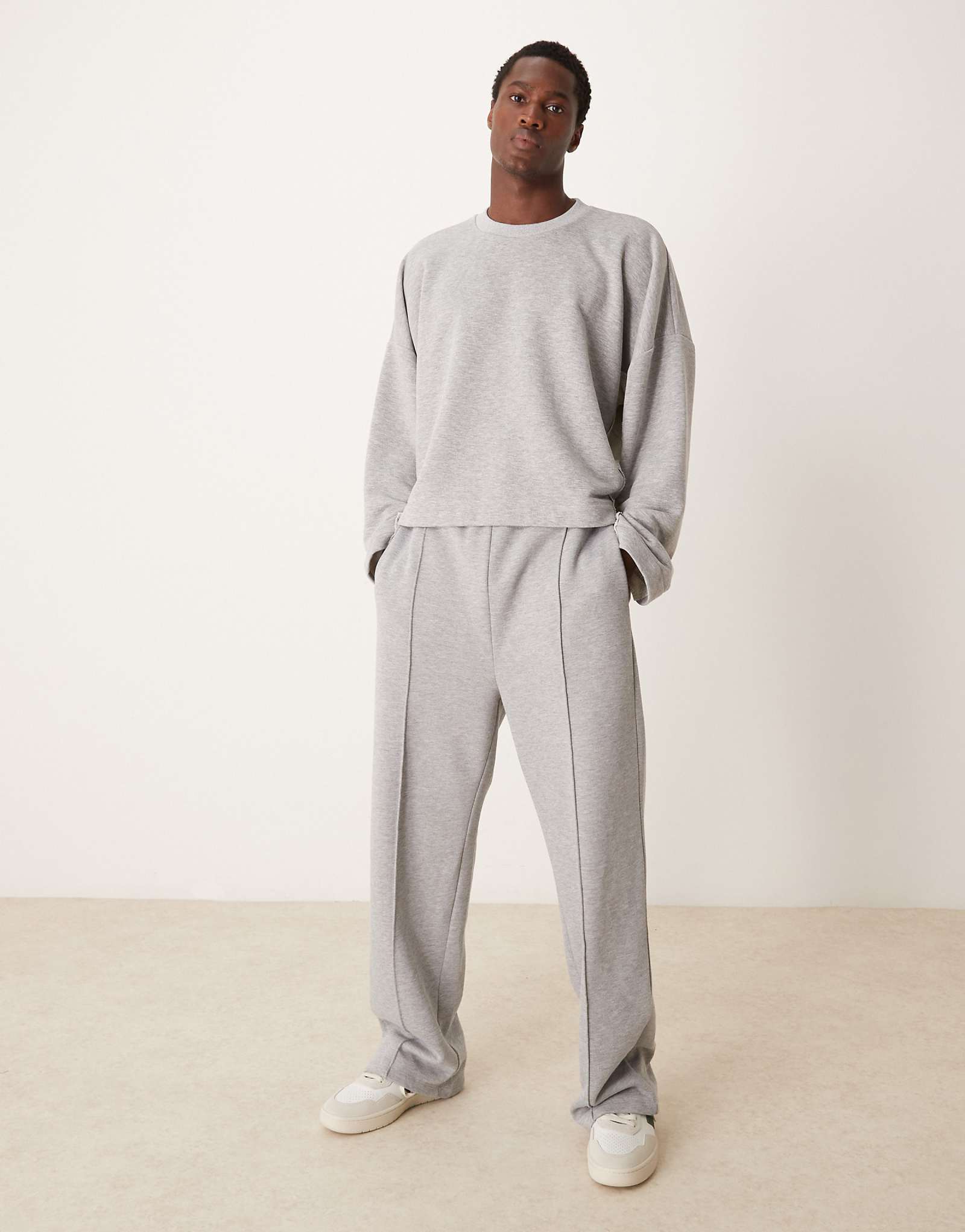 Укороченная толстовка оверсайз с заниженным плечом от ASOS DESIGN из серого вереска 2790₽