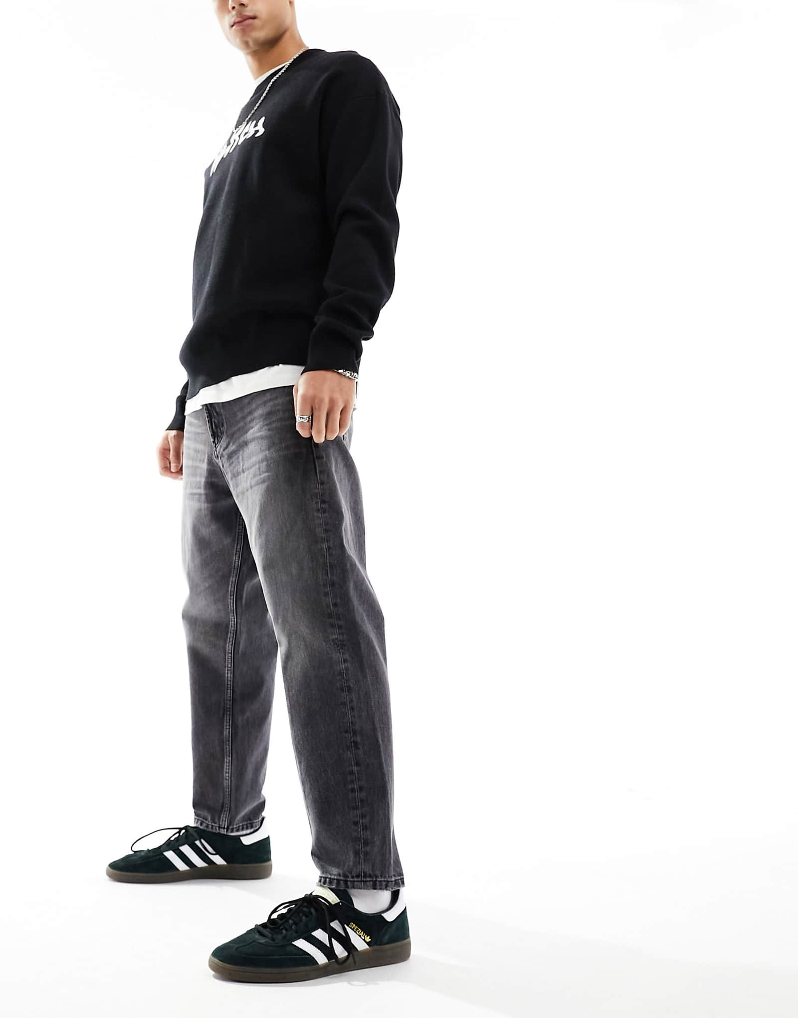 Прямые джинсы HUGO RED 340 черного цвета стиранные 27490₽