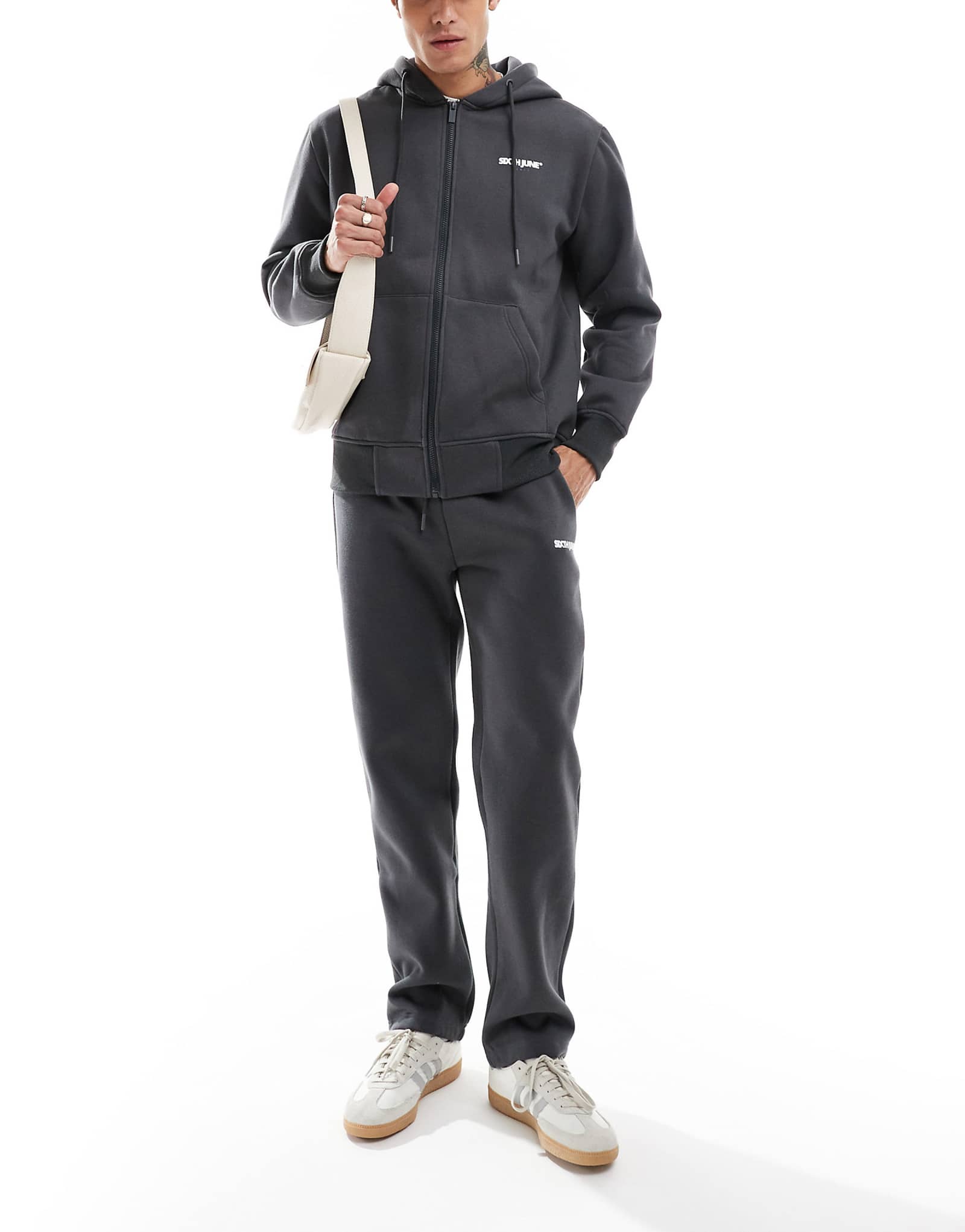 Прямые спортивные брюки с принтом Шестое июнь серого цвета - часть комплекта 10990₽