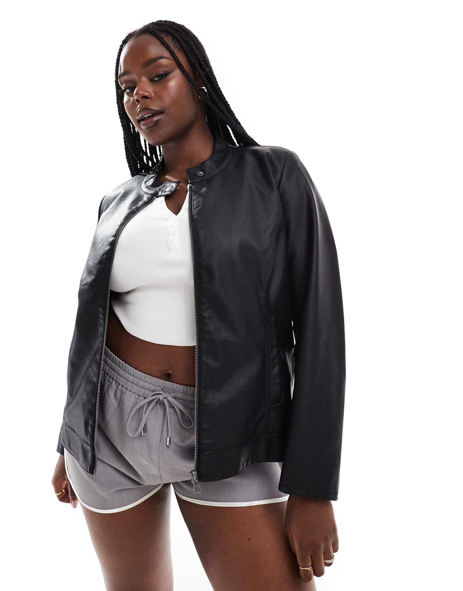 Куртка из искусственной кожи Only Curve черного цвета 17790₽