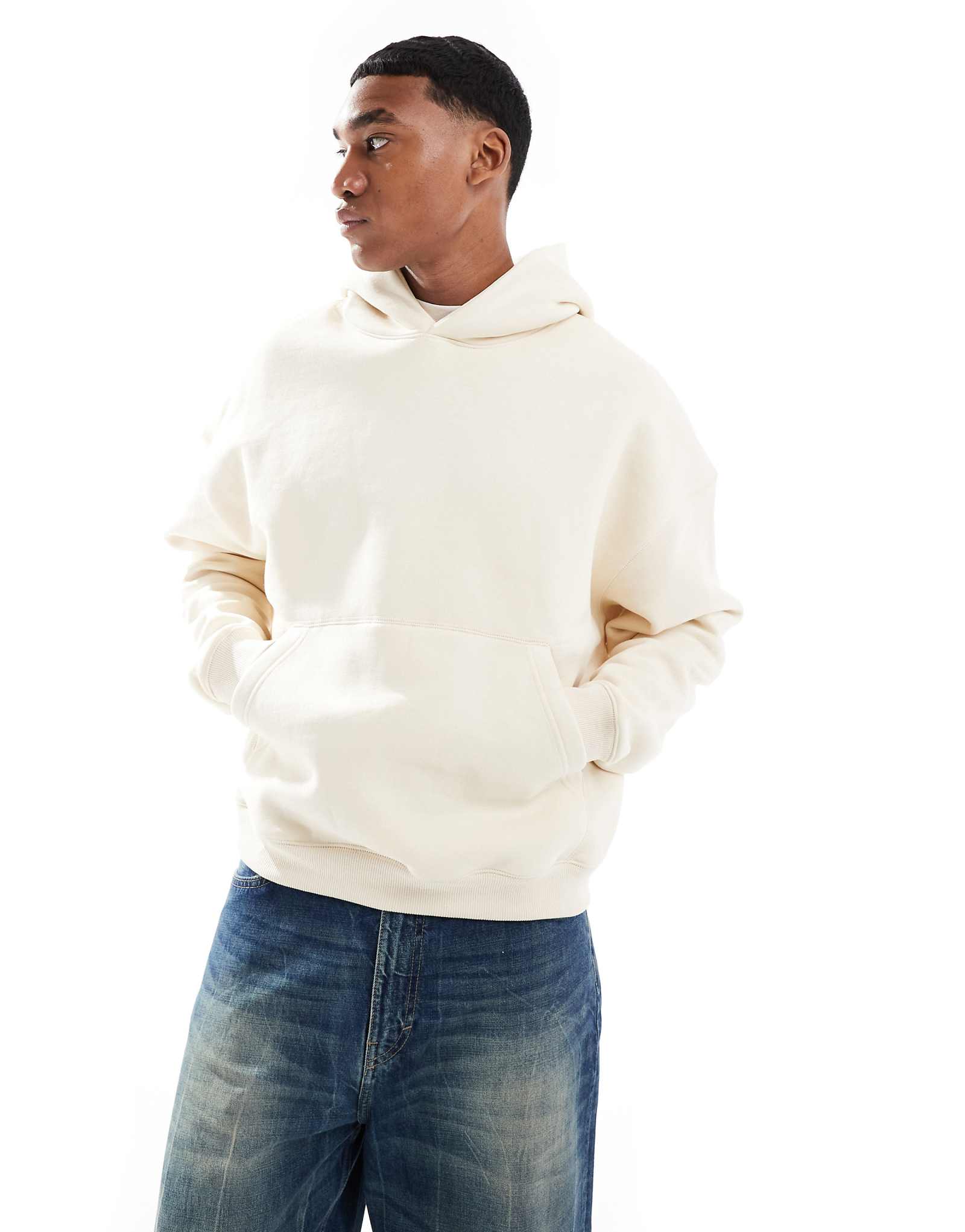 Толстовка свободного кроя Pull-Bear цвета экрю 6490₽