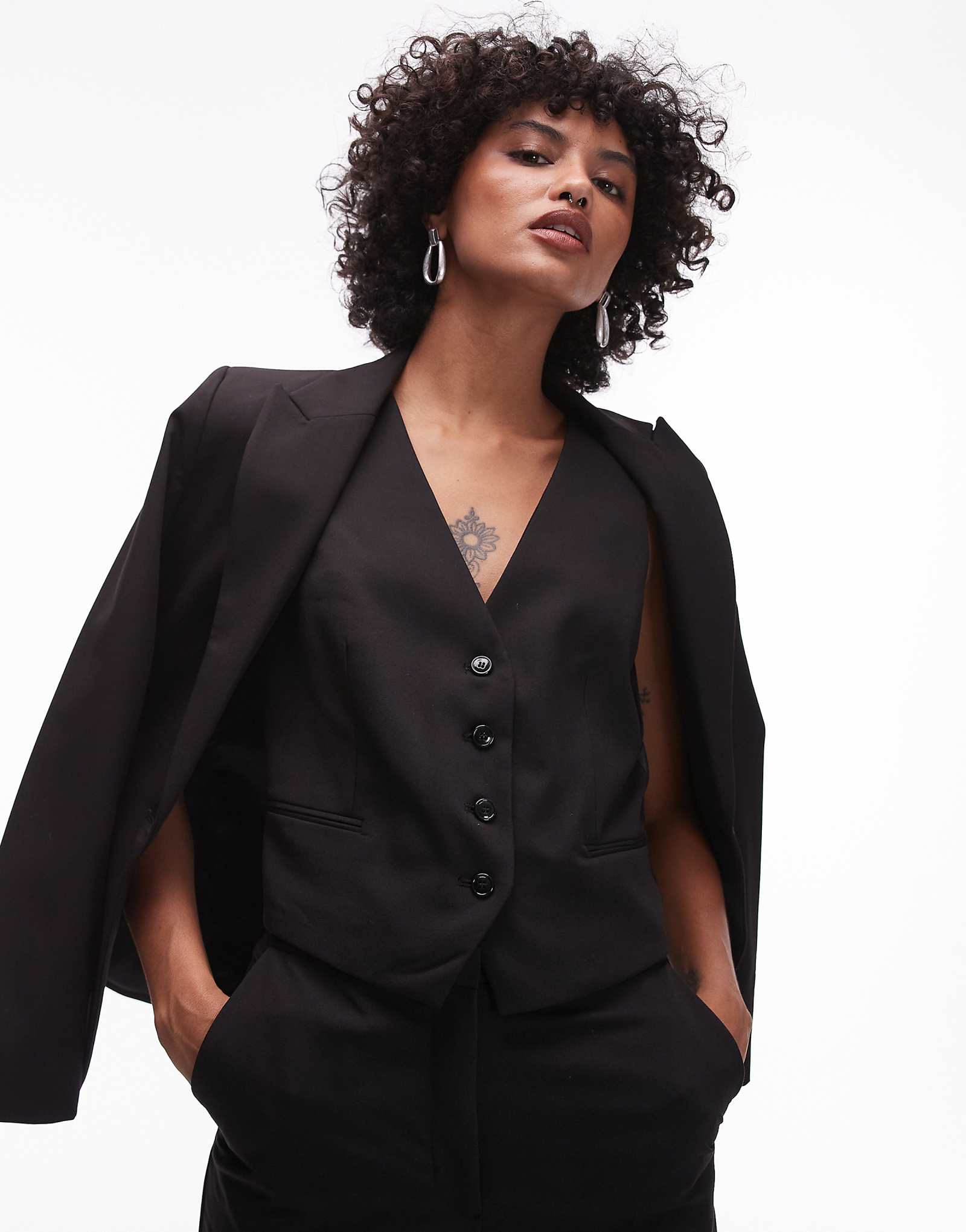 Жилет от костюма Mango темно-синего цвета - часть комплекта из 3 предметов 9290₽