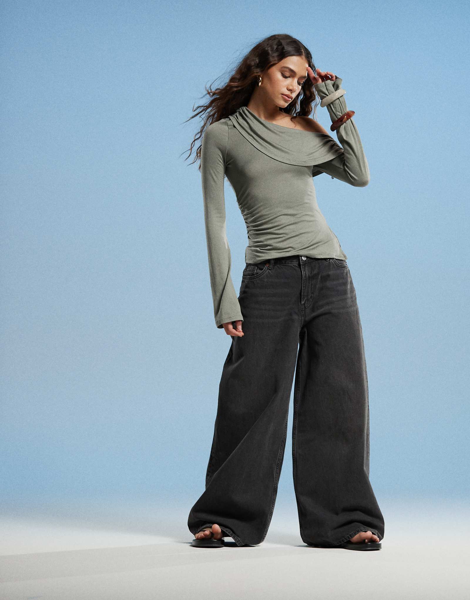 Ультраширокие джинсы Monki Giga с низкой посадкой черного цвета стиранные 15990₽