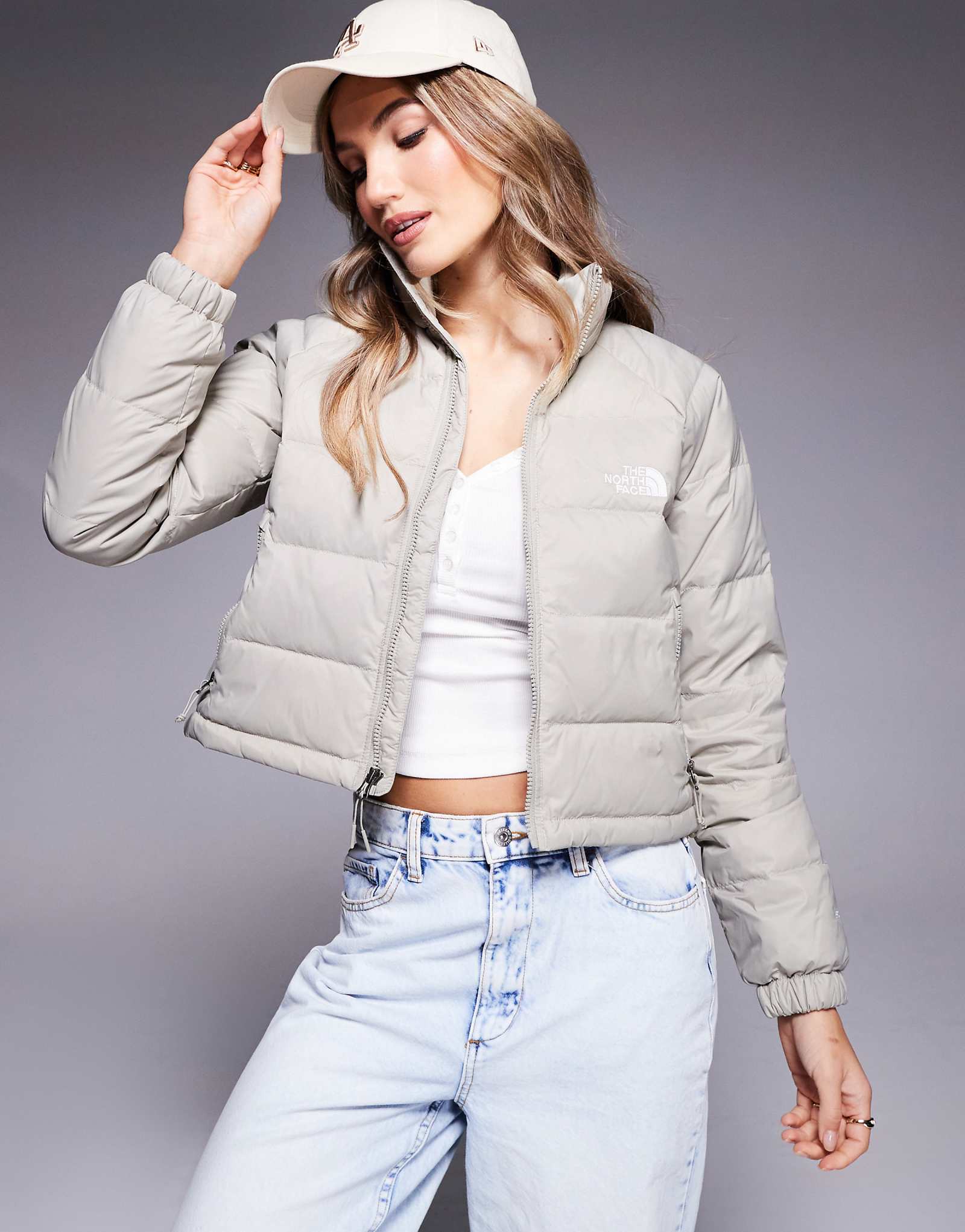 Пуховик The North Face глинисто-серого цвета 38790₽