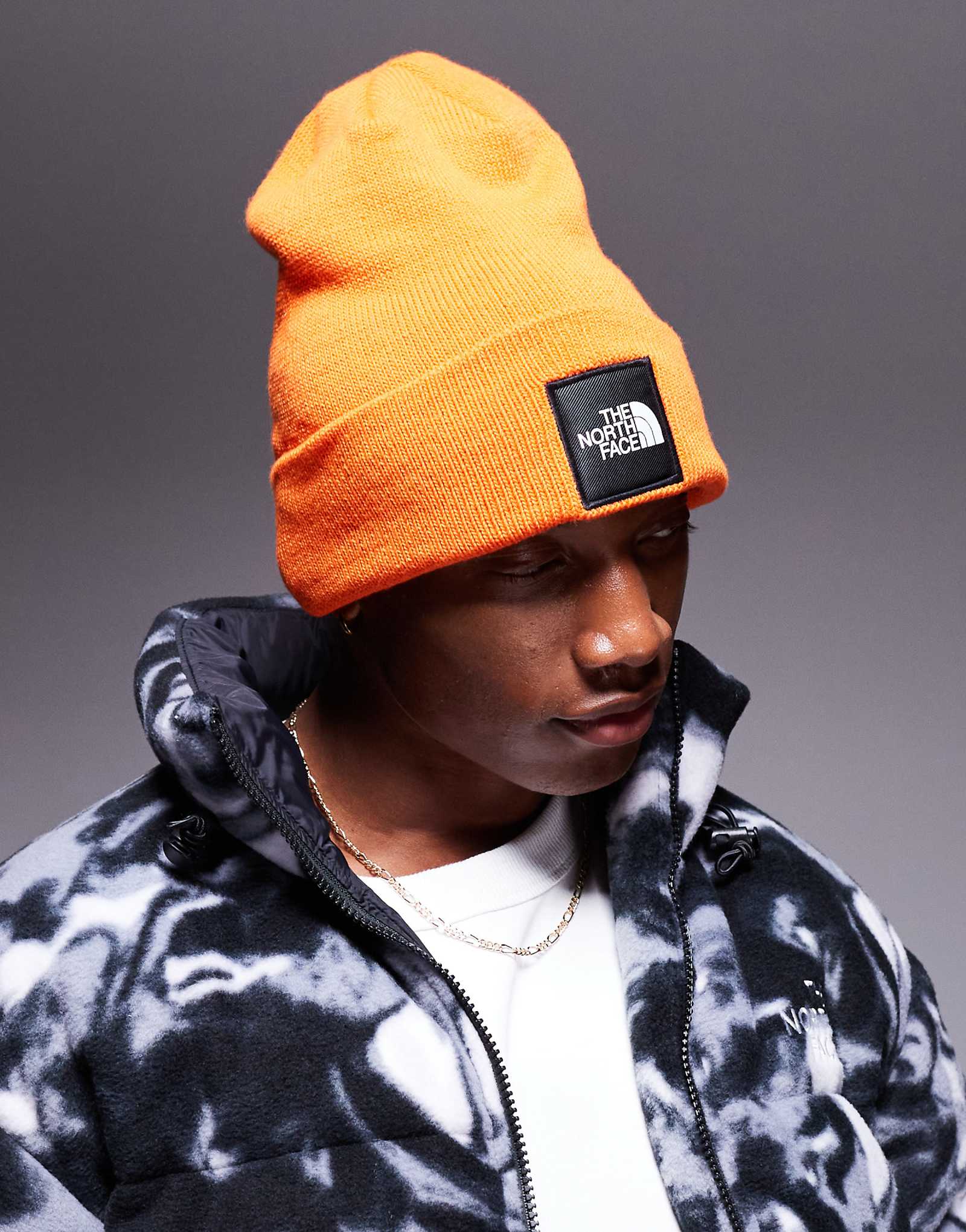 Оранжевая шапка The North Face 2290₽