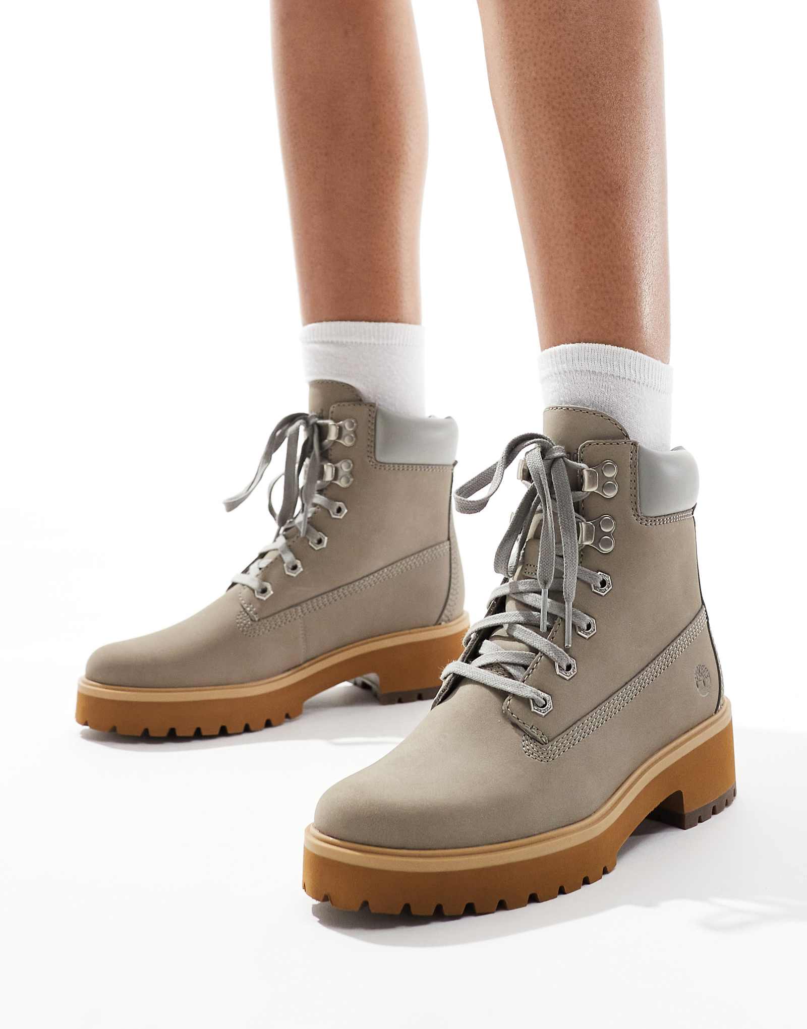 Ботинок Timberland carnaby cool на шнуровке средней длины оливкового цвета 18390₽