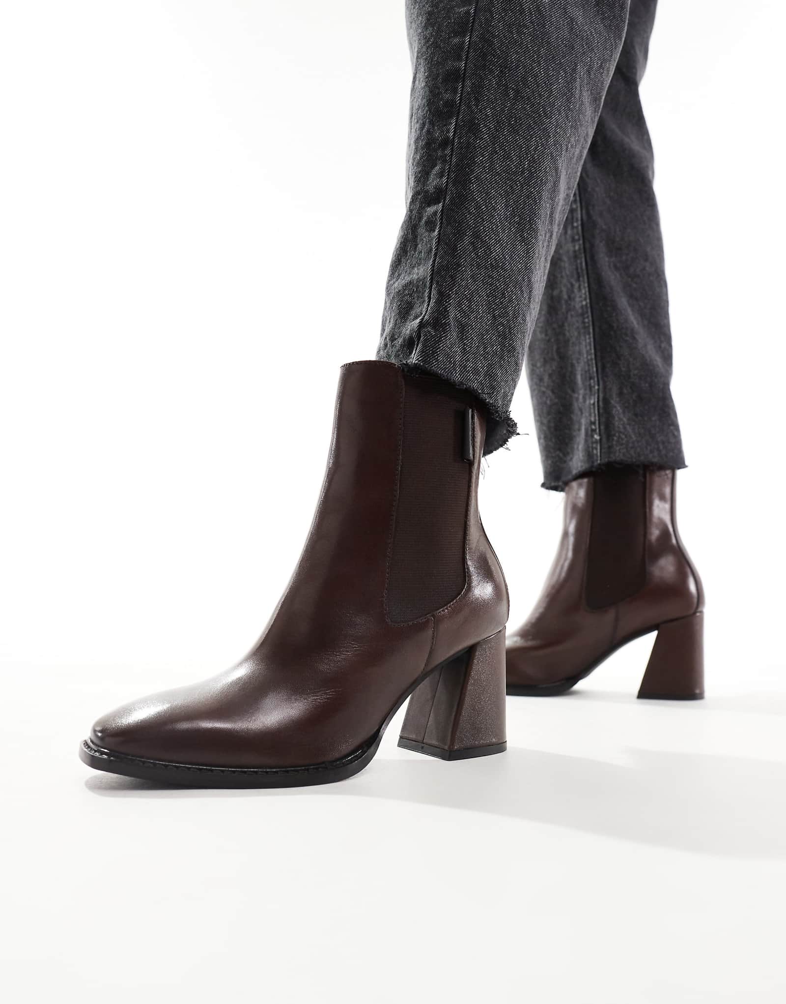 Ботильоны Walk London Frankie из коричневой кожи 33190₽