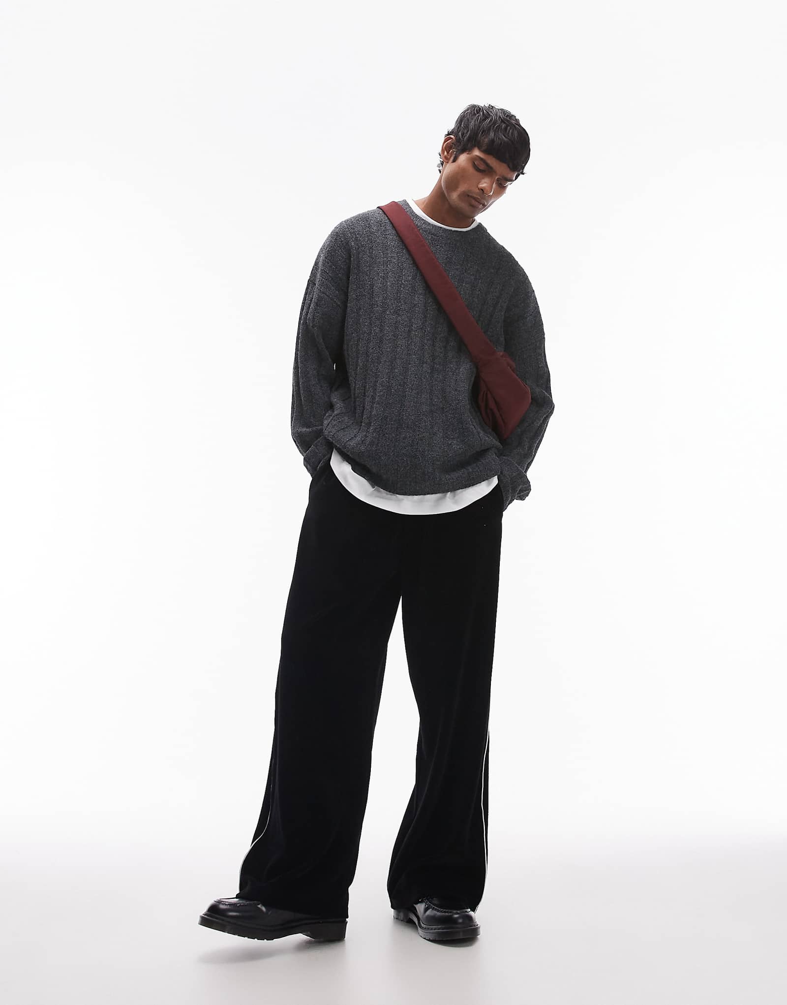 Свитер свободного кроя Topman в рубчик цвета древесного угля 11990₽