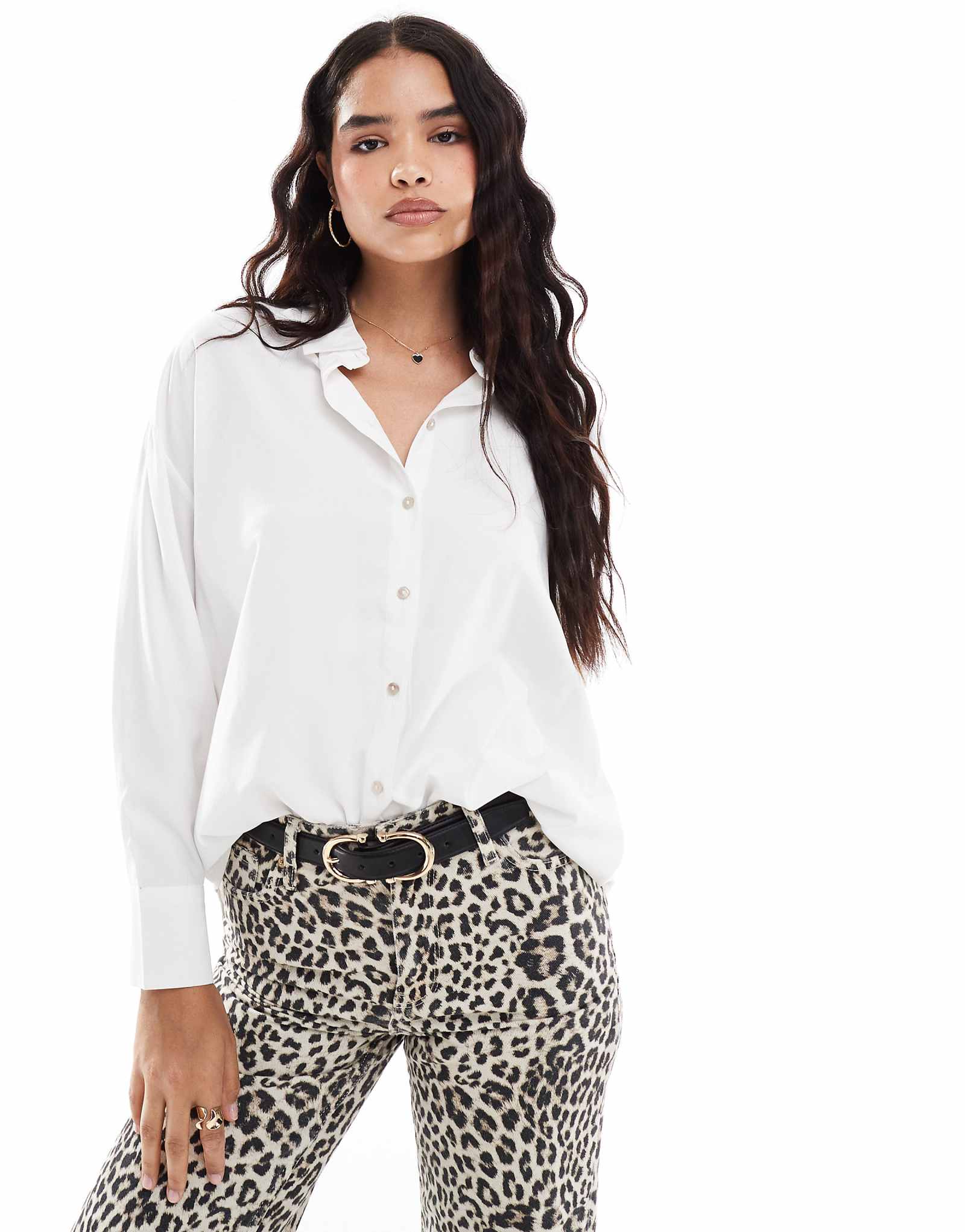 Рубашка оверсайз от Vero Moda ярко-белого цвета 8190₽