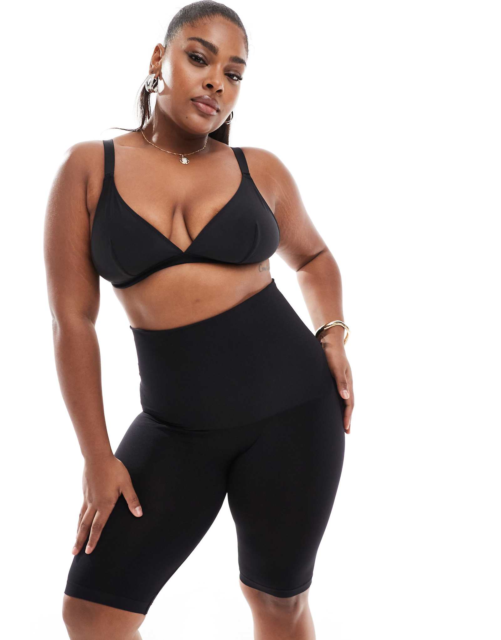 Бесшовные шорты Vero Moda Curve черного цвета 4890₽