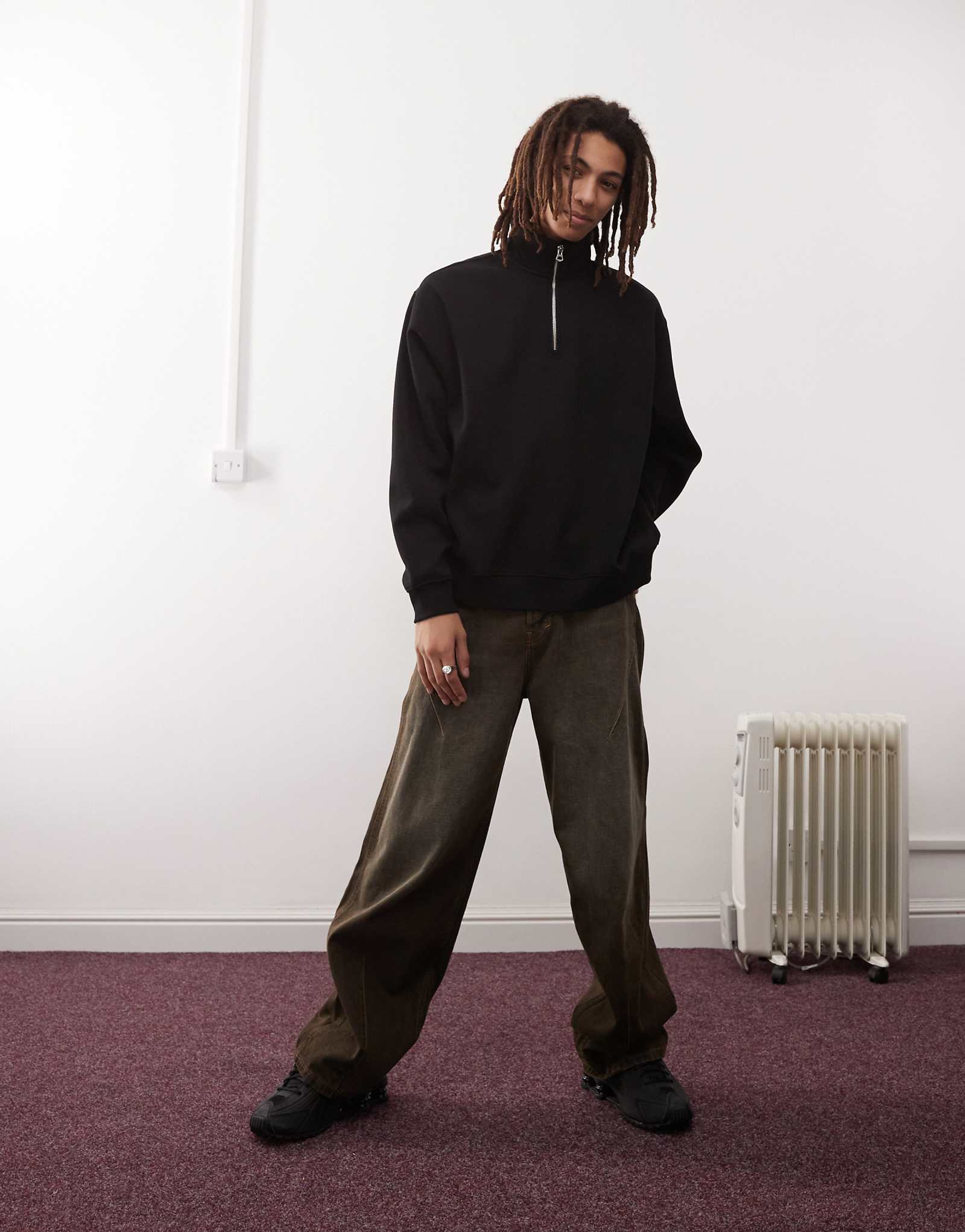 Черная толстовка с капюшоном на молнии из плотного трикотажа оверсайз для буднего дня 8490₽