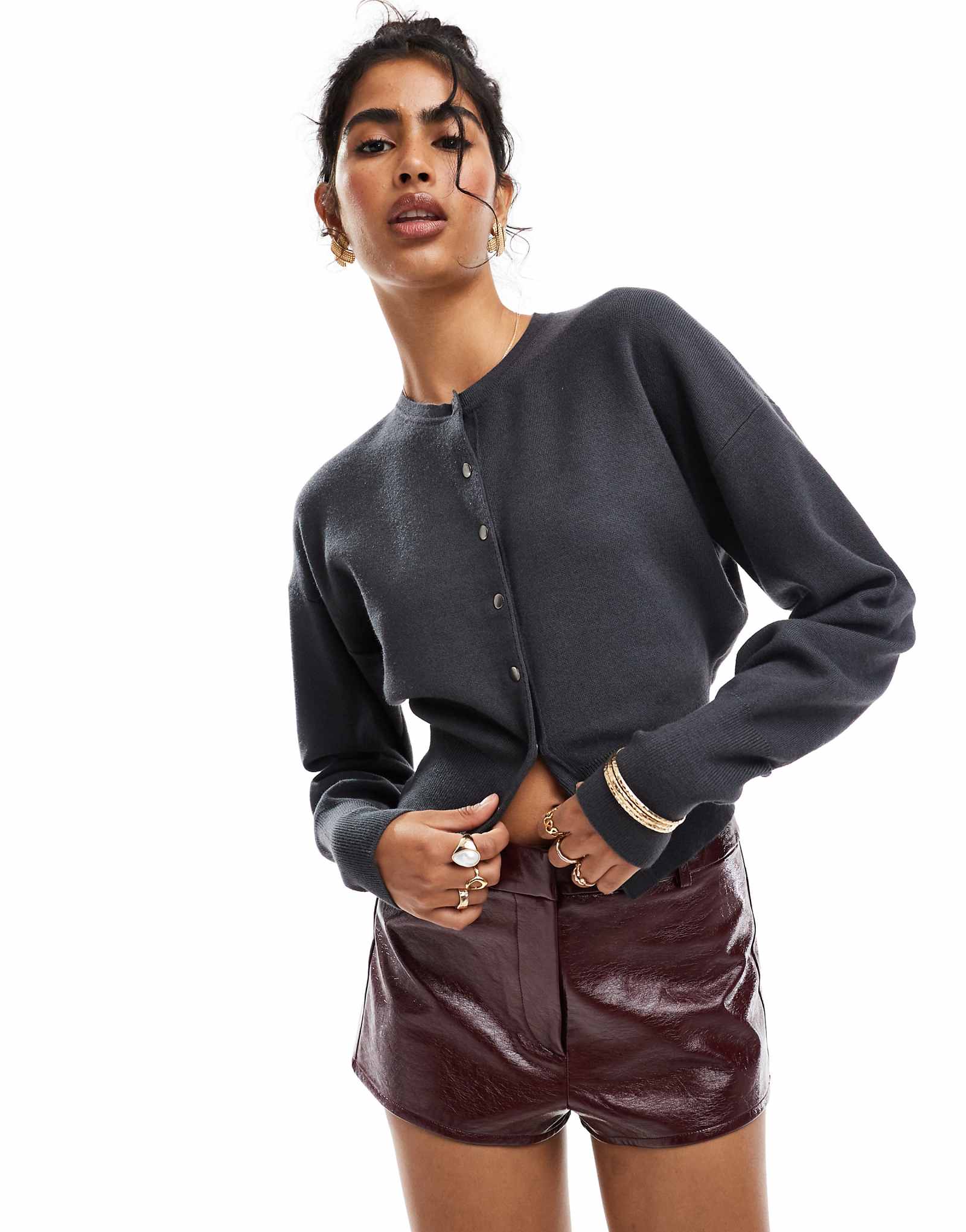 ДИЗАЙНЕРСКИЙ кардиган ASOS с круглым вырезом и подолом в рубчик цвета древесного угля 7290₽