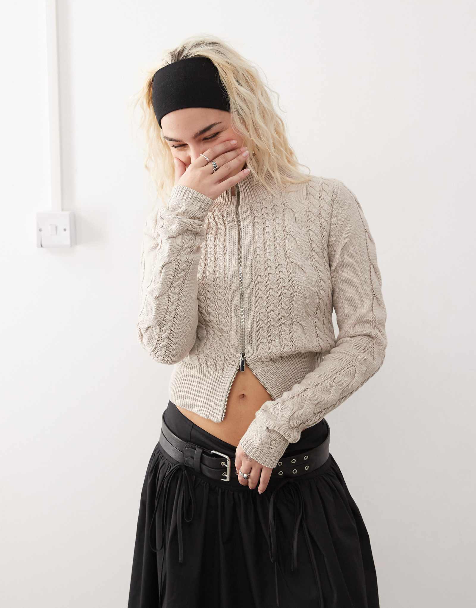 Вязаный кардиган кремового цвета с молнией COLLUSION 8790₽