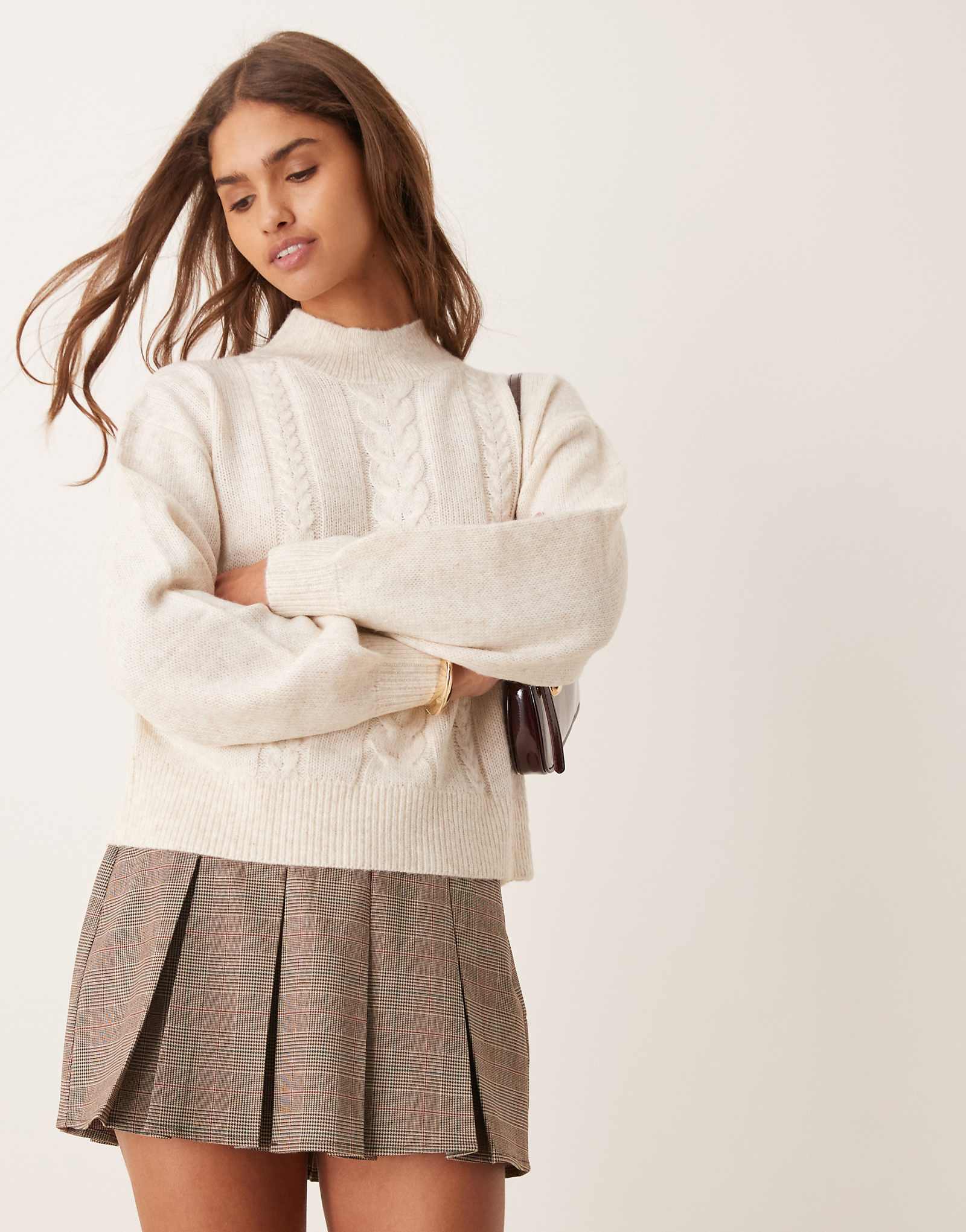 Свитер кремовой вязки JDY с высоким воротом и кабелем 8290₽