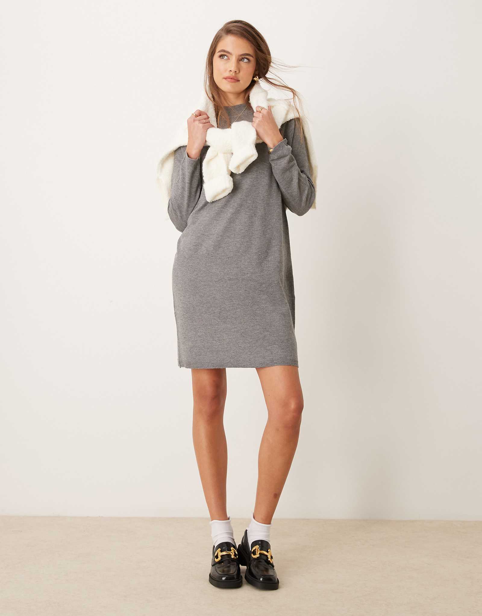 Вязаное мини-платье JDY с высоким воротом серого цвета 2490₽