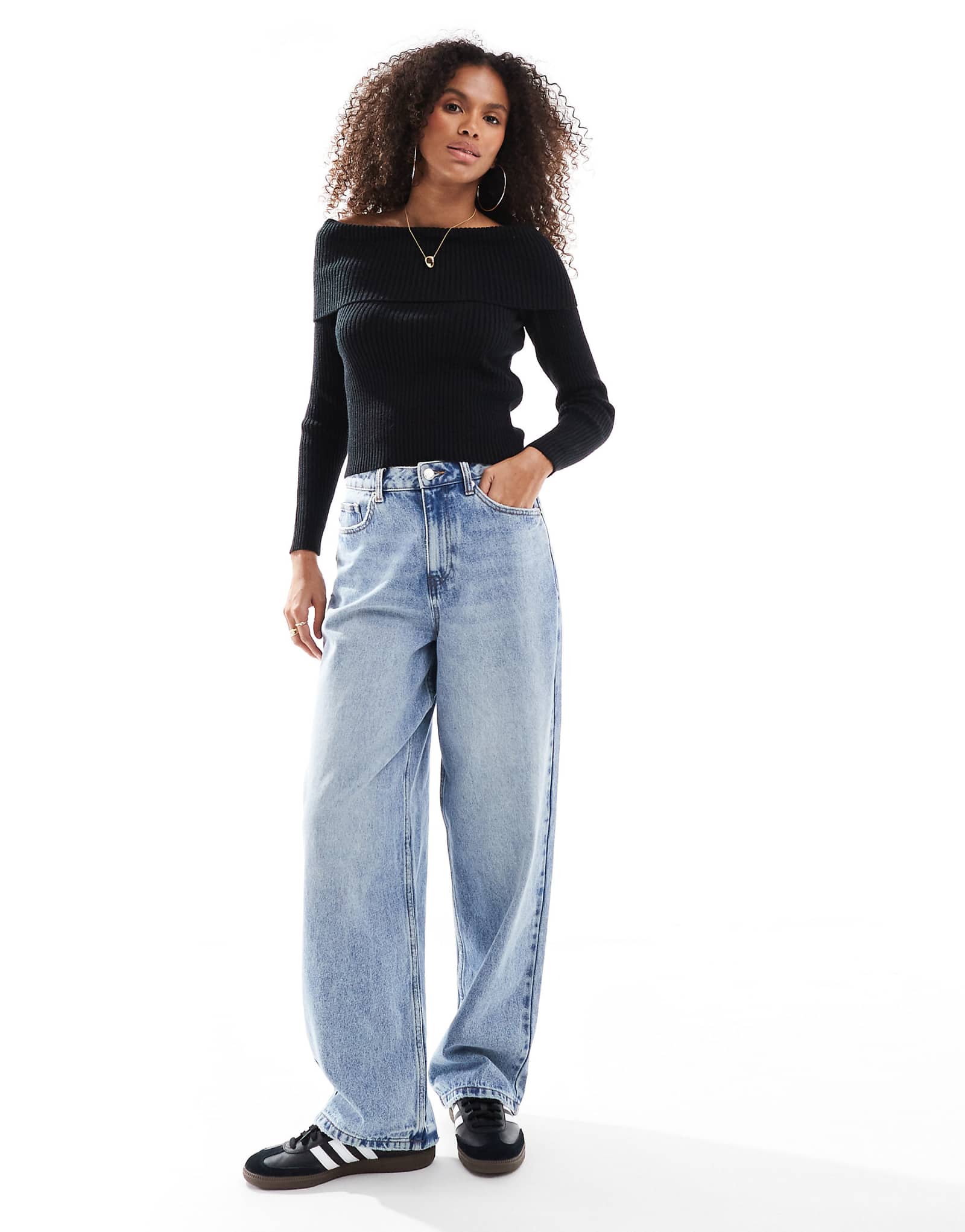 ЕДИНСТВЕННЫЙ вязаный свитер с открытыми плечами черного цвета 9590₽