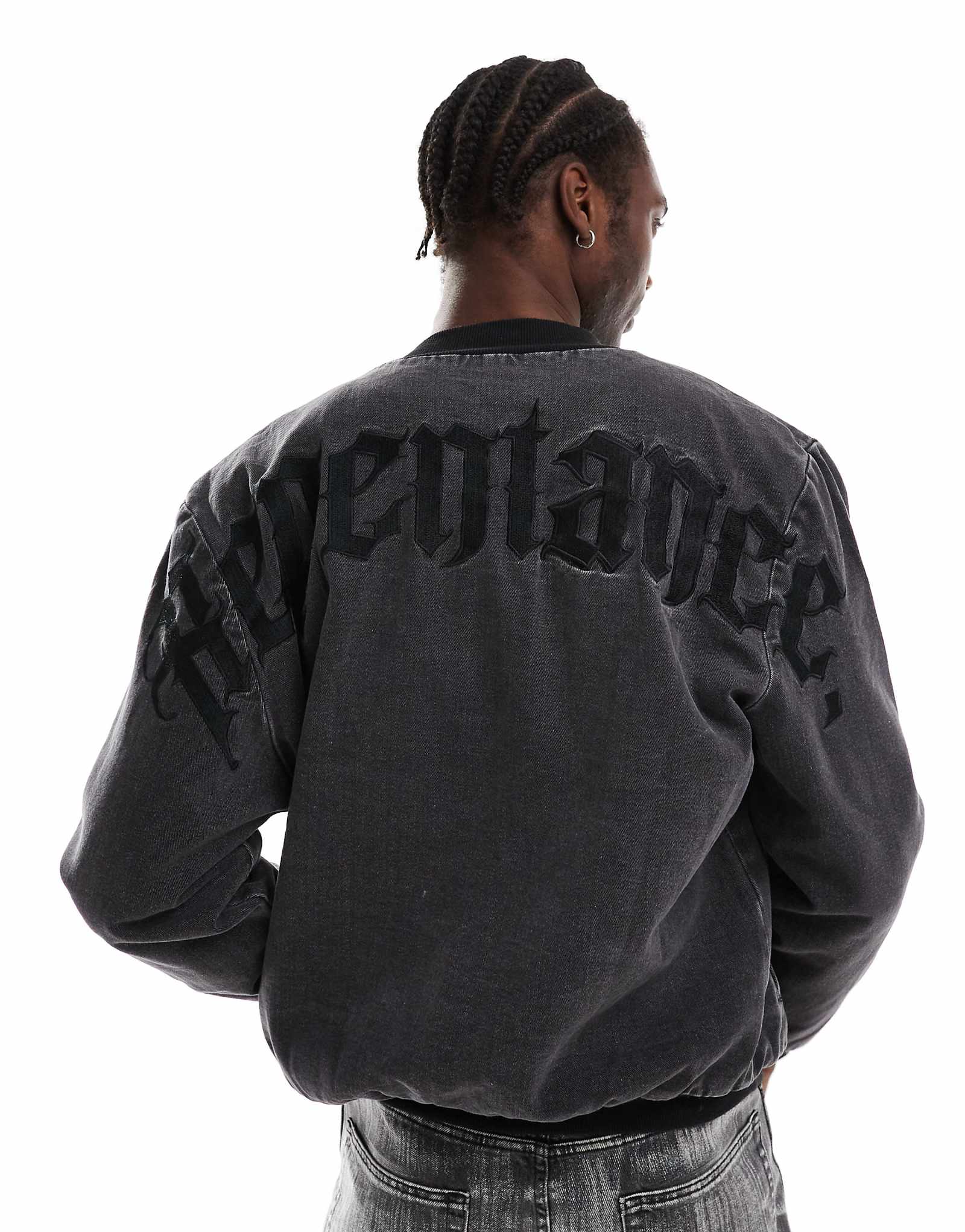 Куртка-бомбер с мотивом ликера и покера на спине черного цвета 6890₽