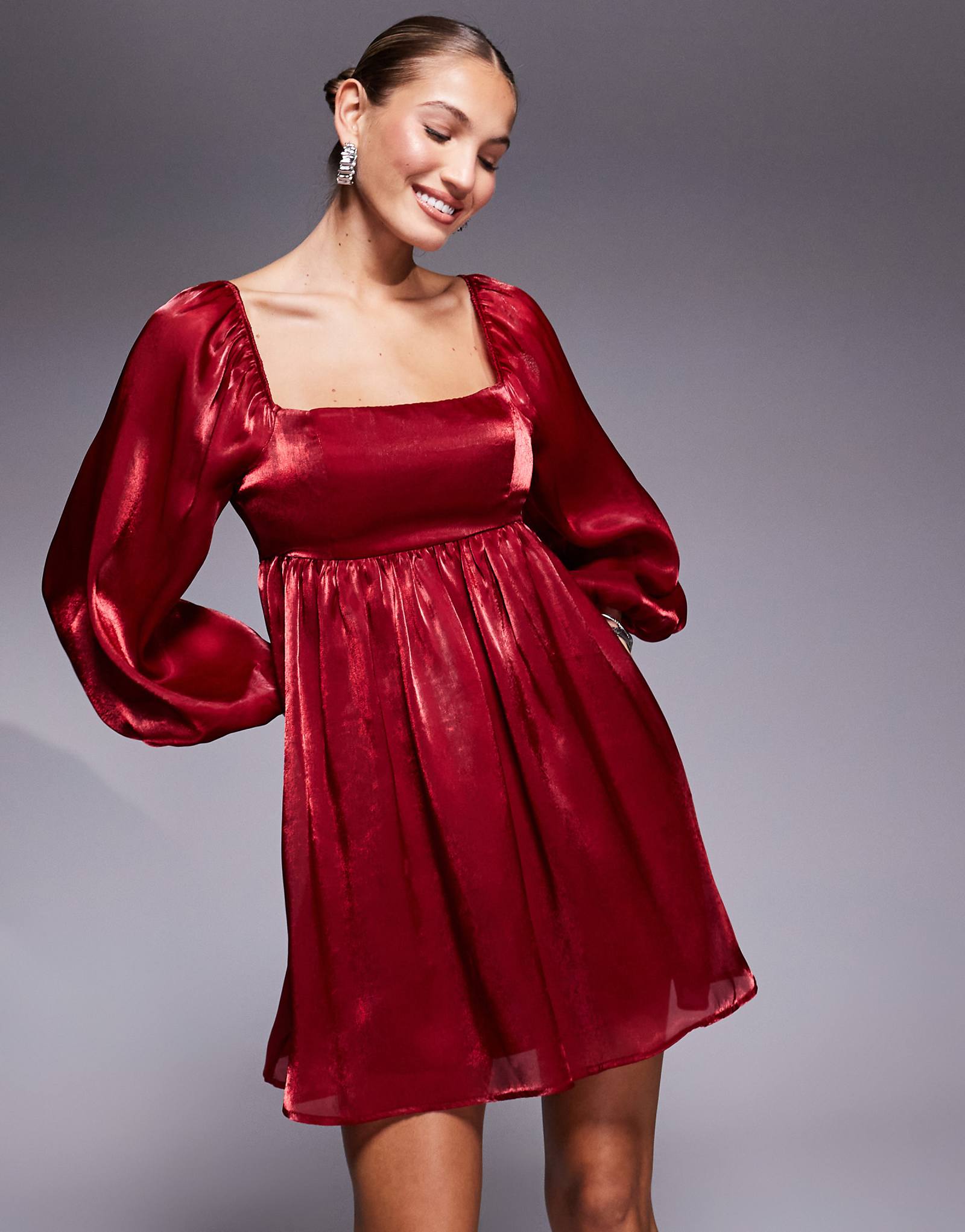 Красное мини-платье-сорочка с длинными рукавами от Lulu 12090₽