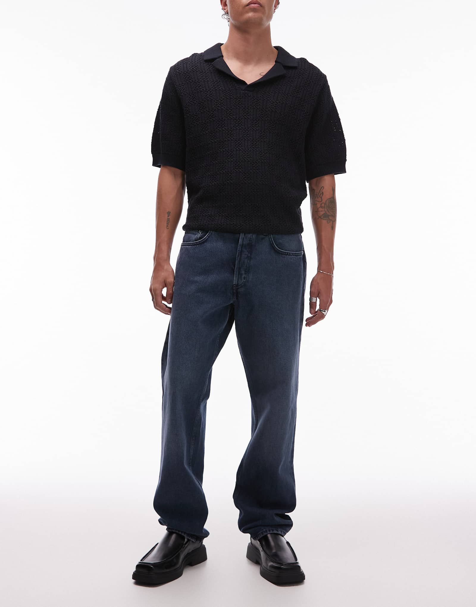 Свободные джинсы ARKET Ocean с прямыми штанинами темно-синего цвета 25890₽