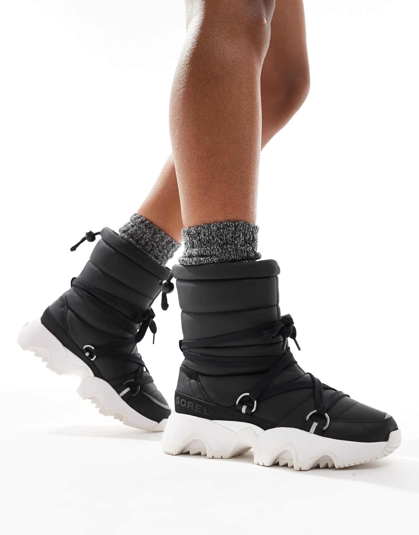 Зимние ботинки Sorel Kinetic Impact NXT WP с водонепроницаемой флисовой подкладкой черного цвета и оттенком морской соли 14290₽