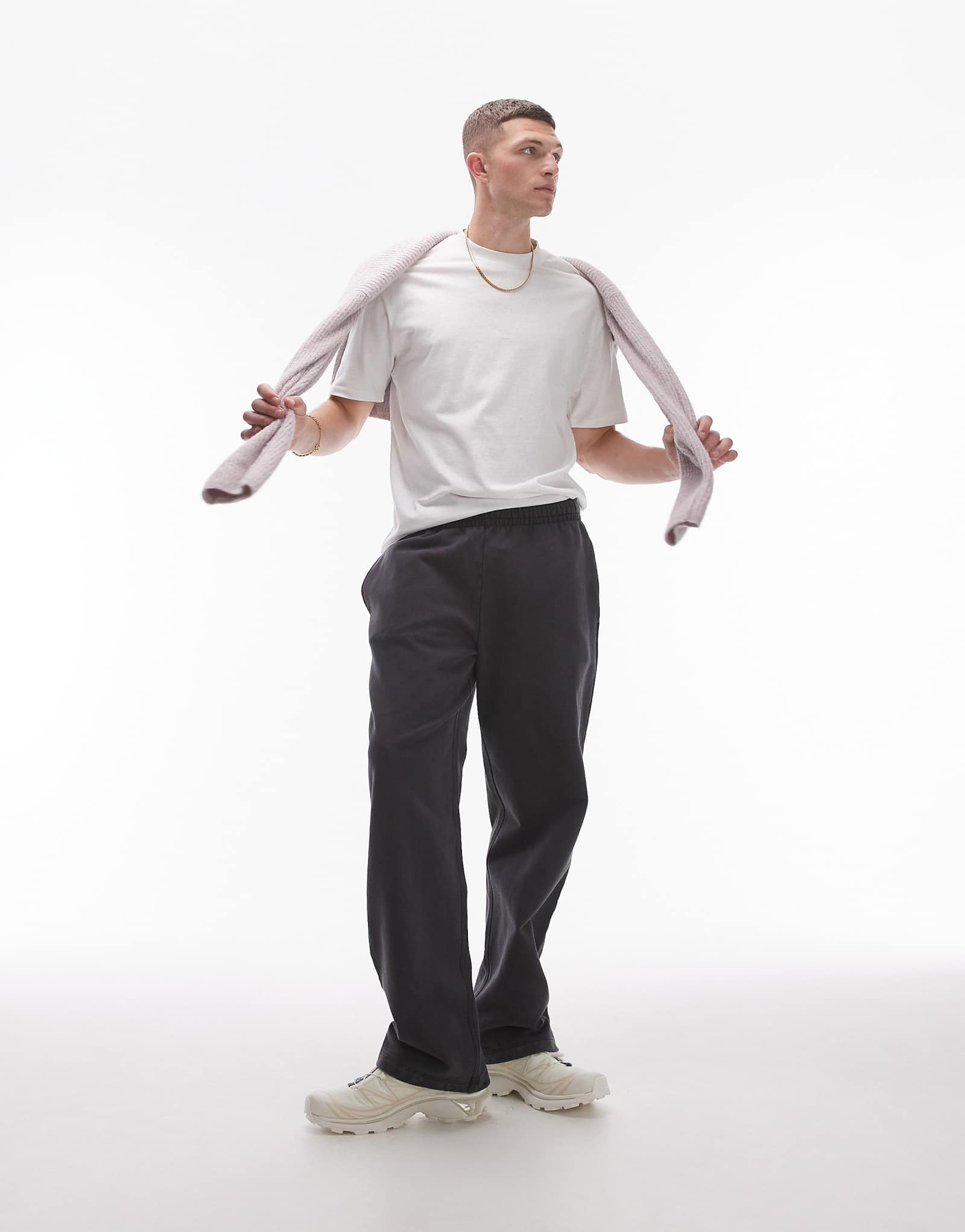 Спортивные прямые брюки черного цвета Topman 10990₽