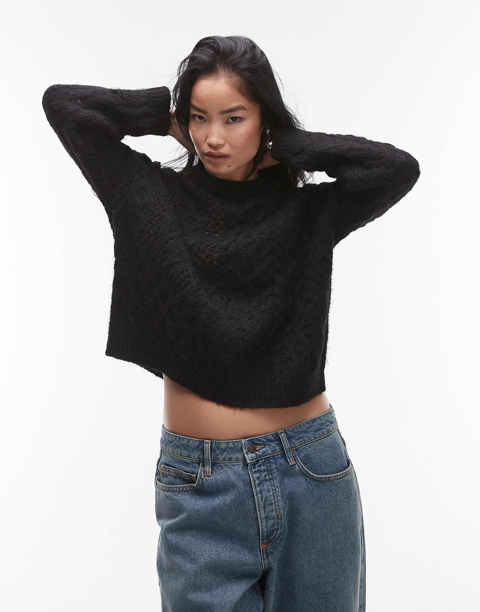 Высокий непринужденный свитер из кабельной вязки Topshop черного цвета 4290₽