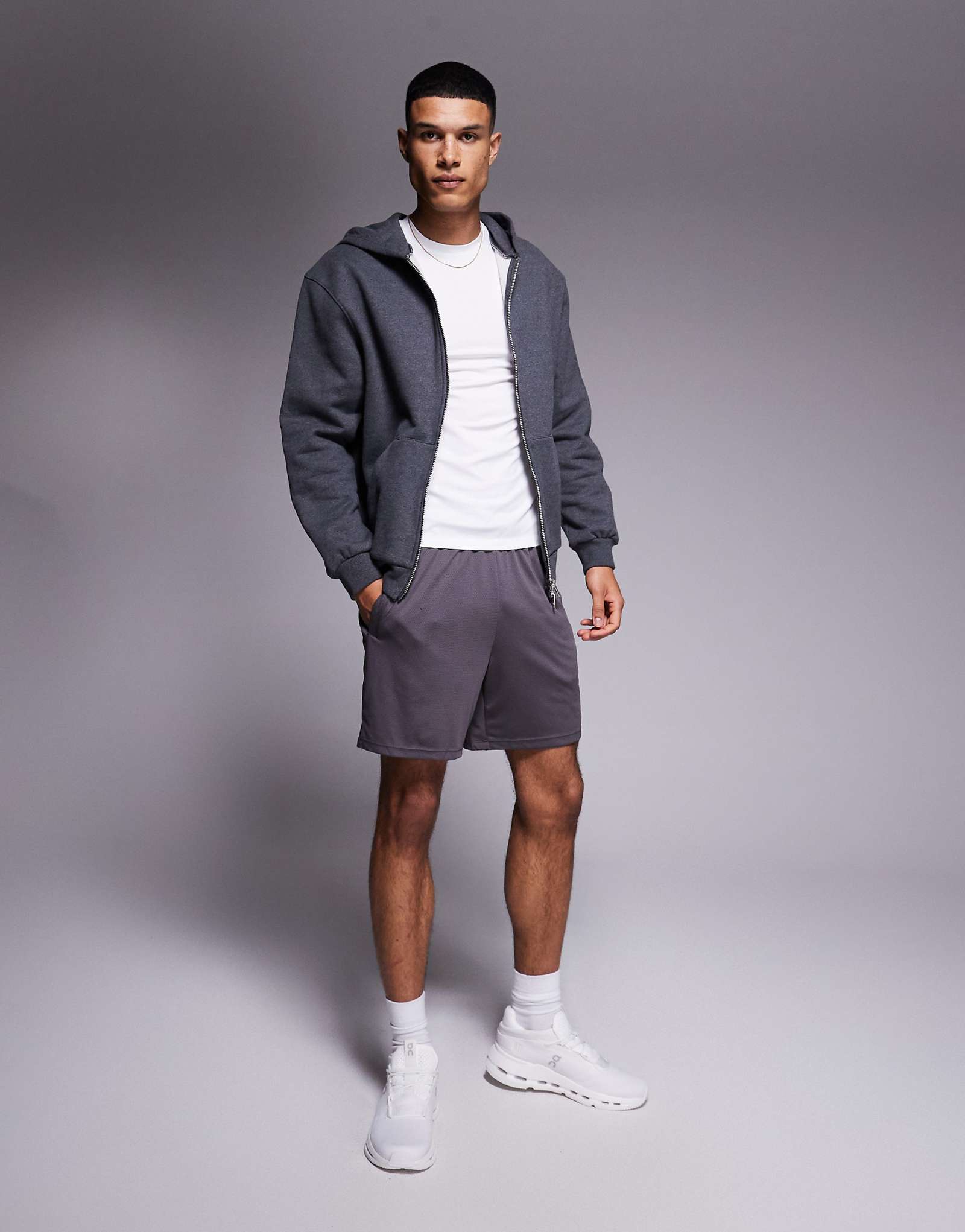 Тренировочная короткая сетчатая панель ASOS 4505 из древесного угля 3990₽