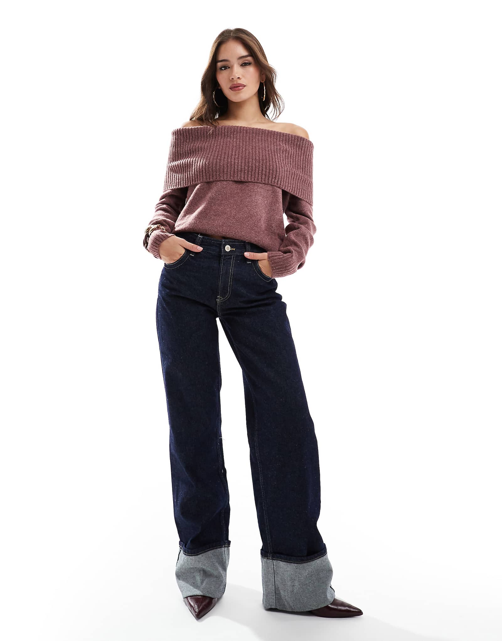 Широкие джинсы Bershka с подворотами темно-синего цвета 7590₽