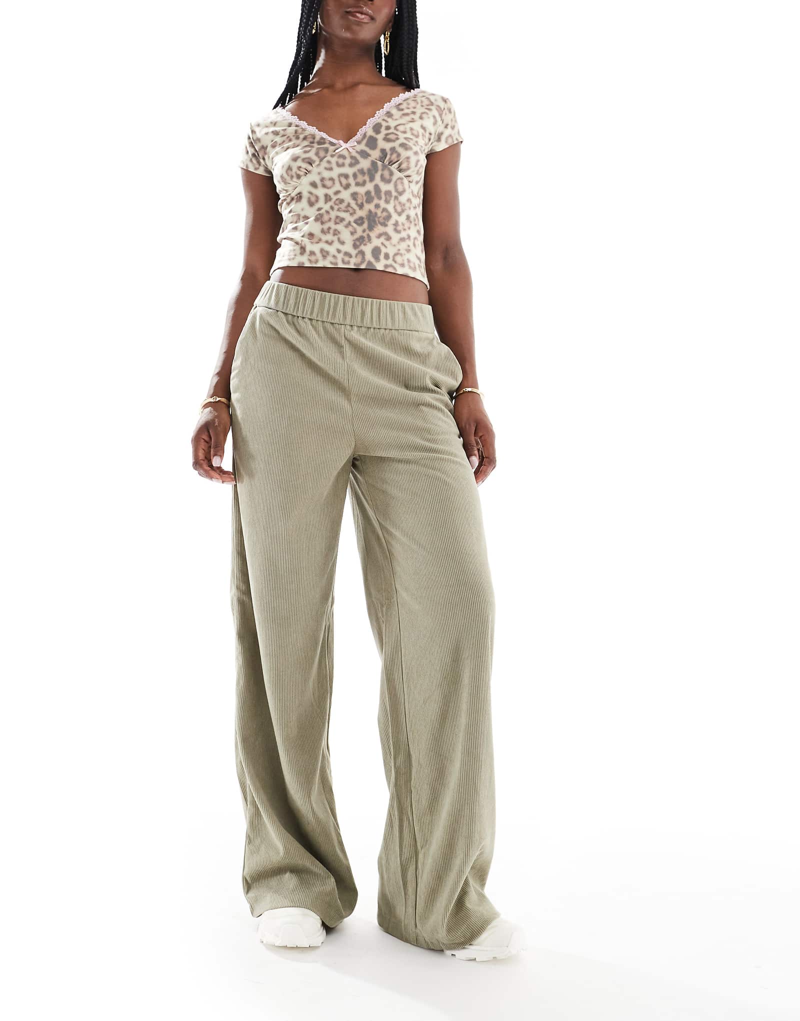 ТОЛЬКО широкие брюки на шнуровке из шалфея 3690₽