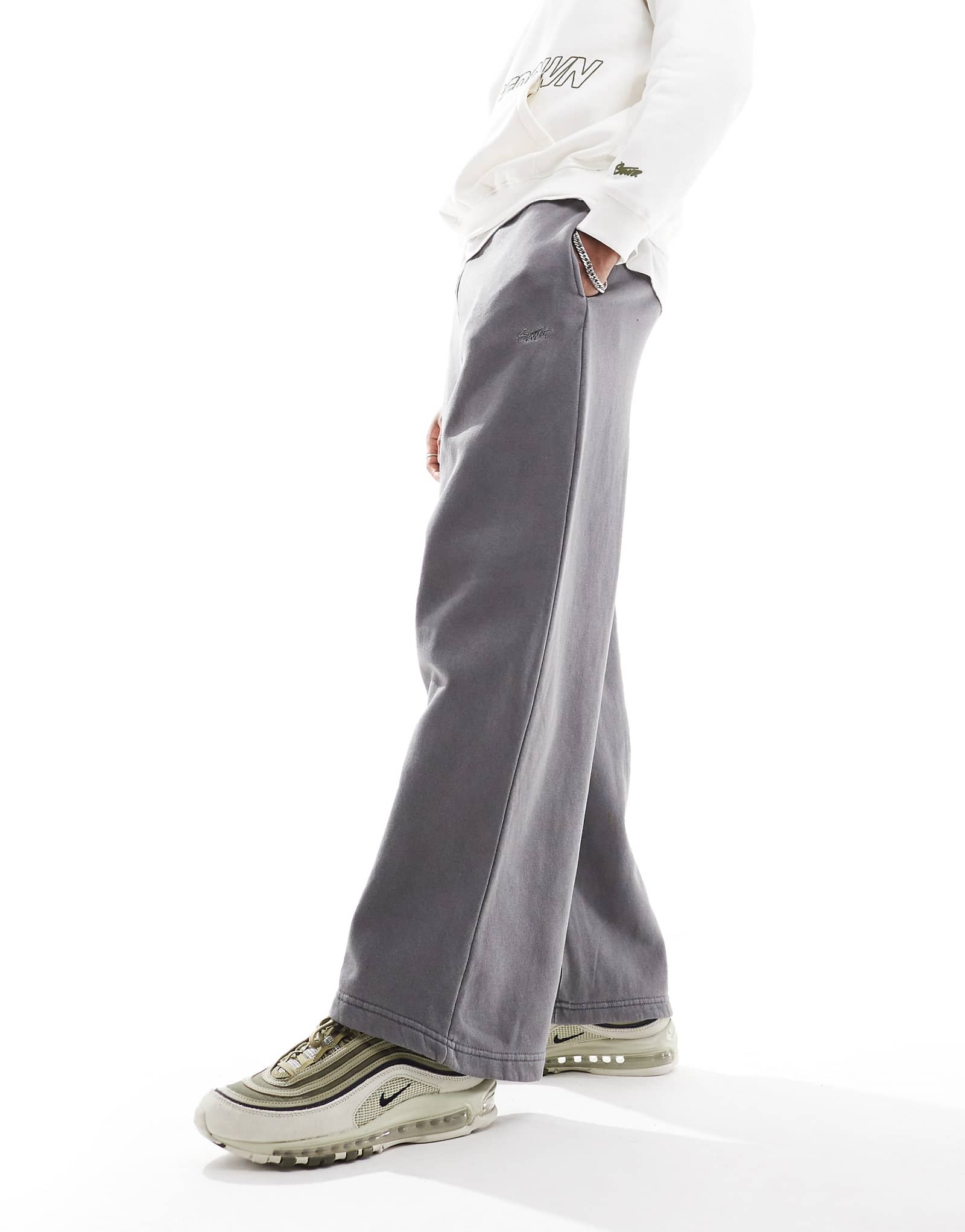 Широкие спортивные брюки для конькобежцев Pull-Bear серого цвета 7390₽