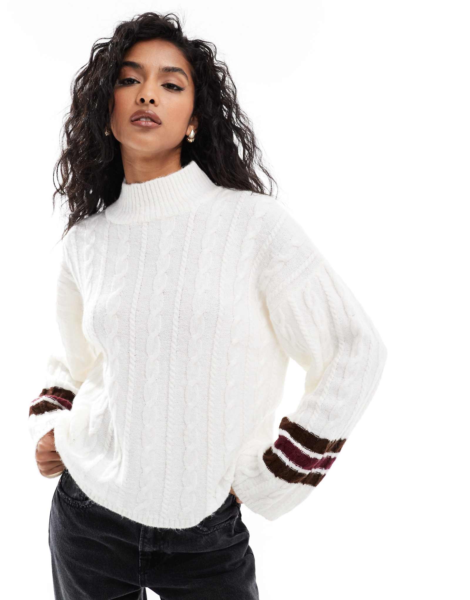 ДИЗАЙНЕРСКИЙ школьный свитер ASOS из плотной вязки цвета экрю 2590₽