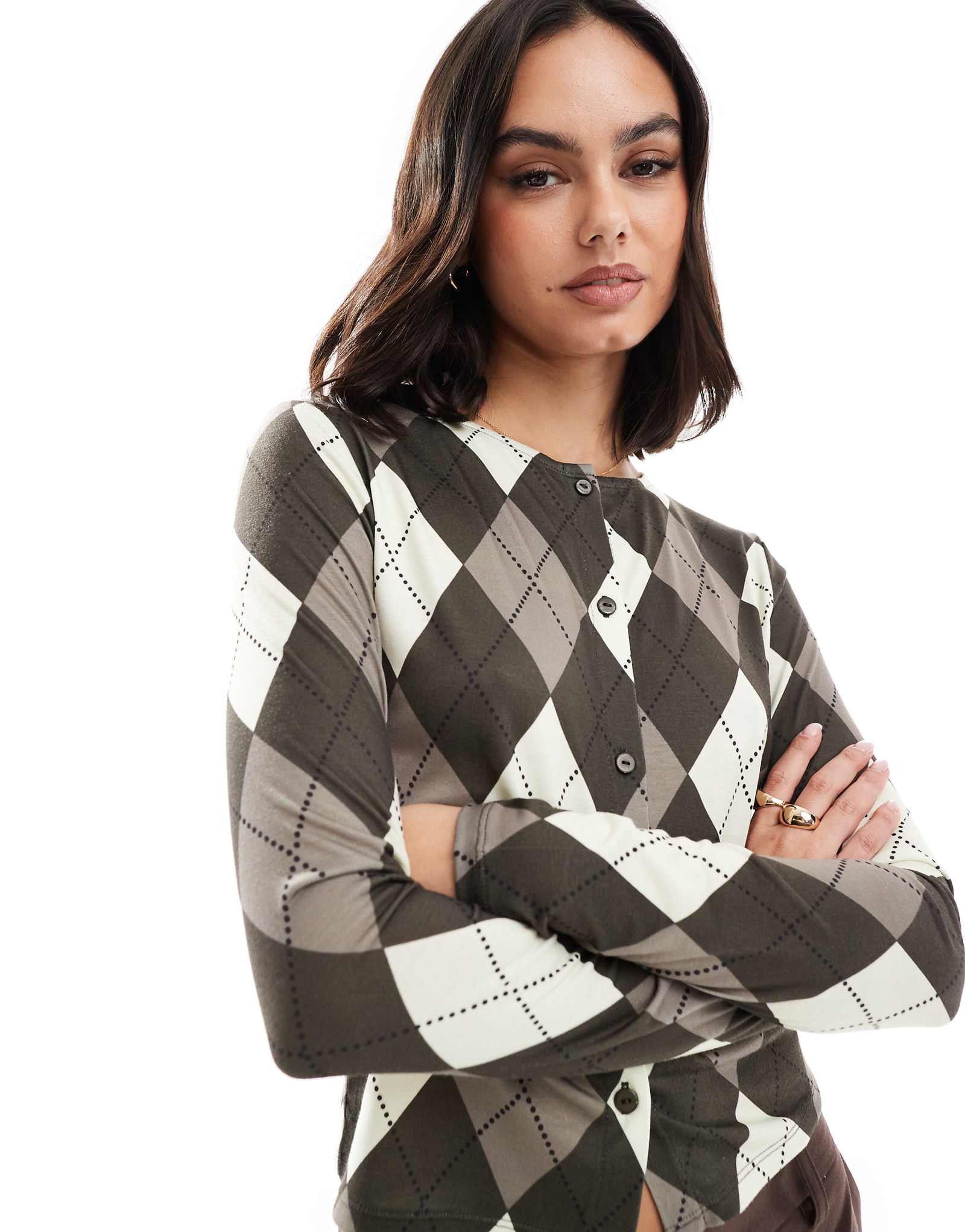 ДИЗАЙНЕРСКИЙ зауженный кардиган из аргайла коричневого цвета от ASOS DESIGN 2090₽