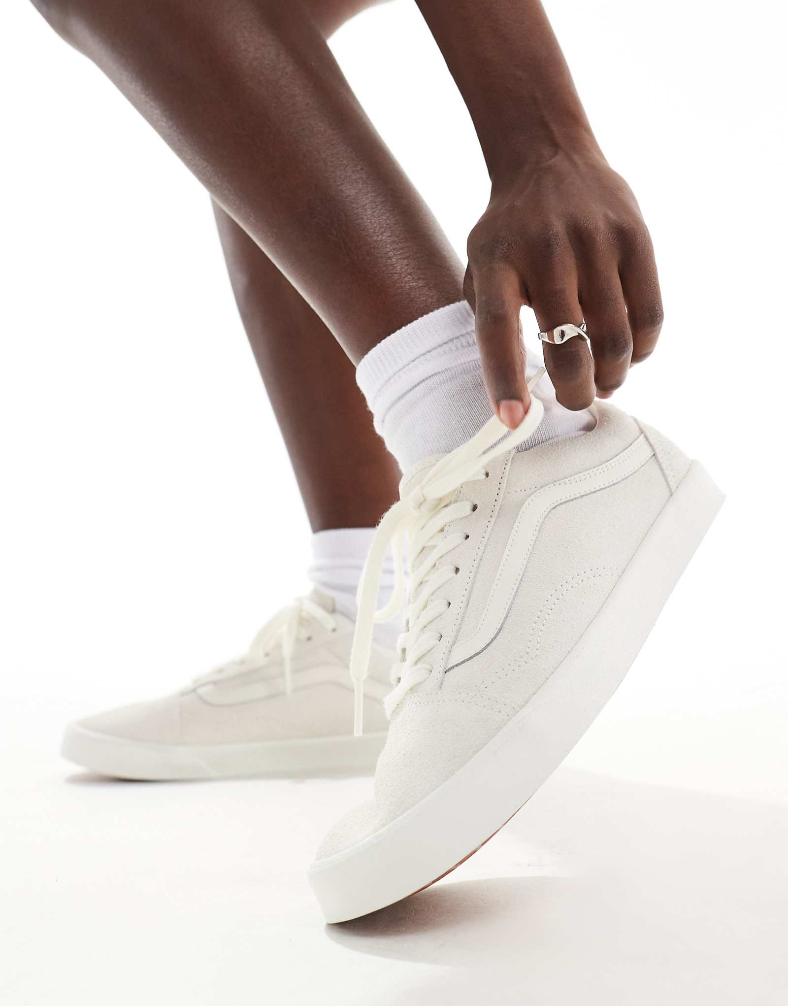 Кроссовки Vans Old Skool Lowpro белого цвета 9990₽