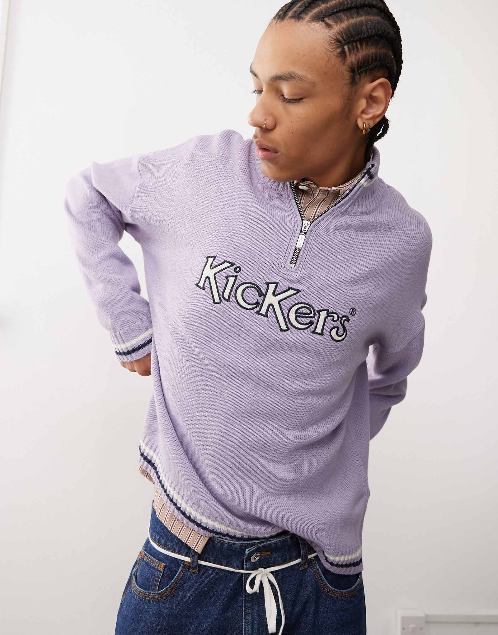 Вязаный свитер Kickers унисекс с застежкой-молнией на четверть дюйма и аппликацией с логотипом лилового цвета 11690₽