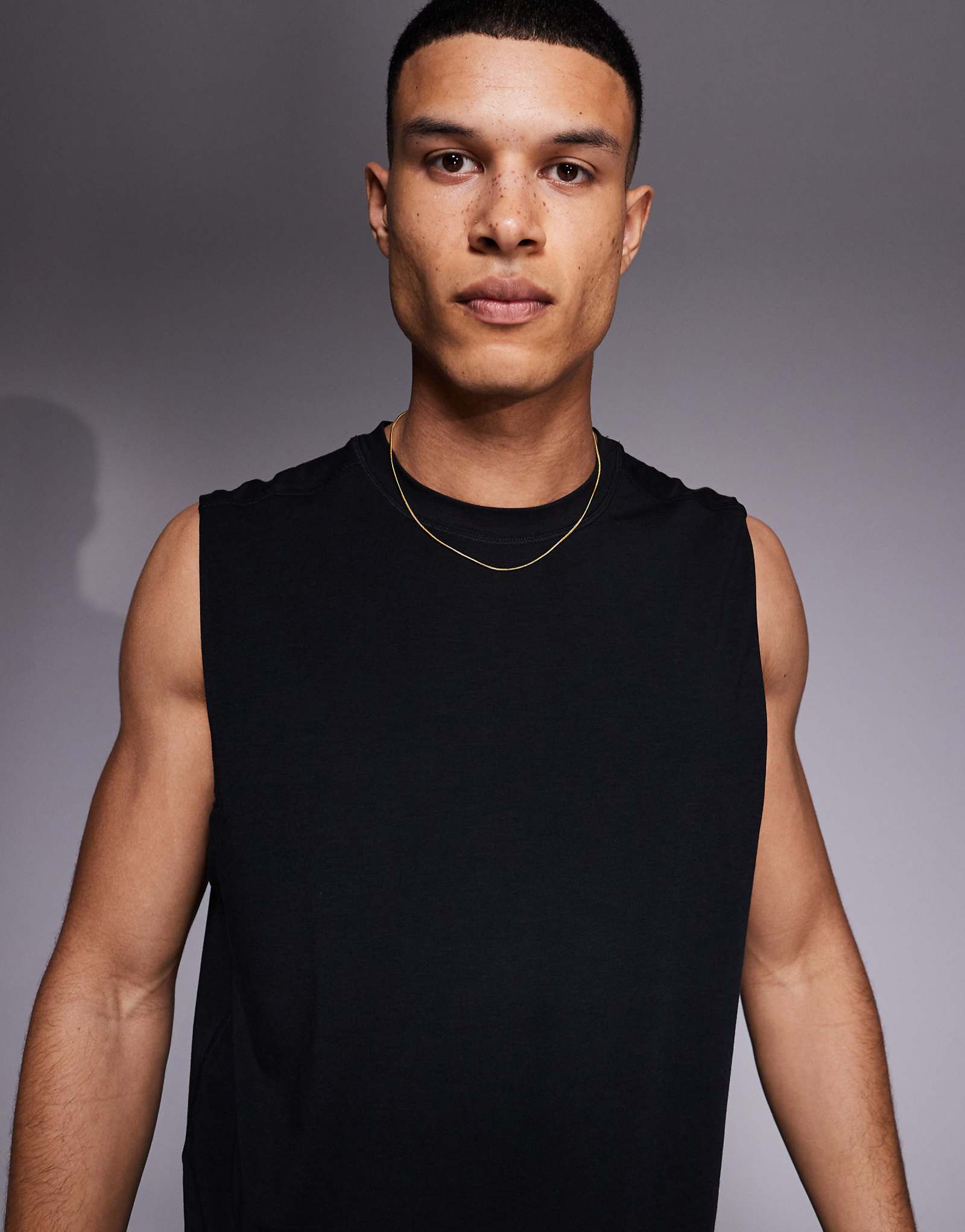 ASOS 4505 Icon быстросохнущая тренировочная майка из джерси с помпоном Icon черного цвета 4690₽