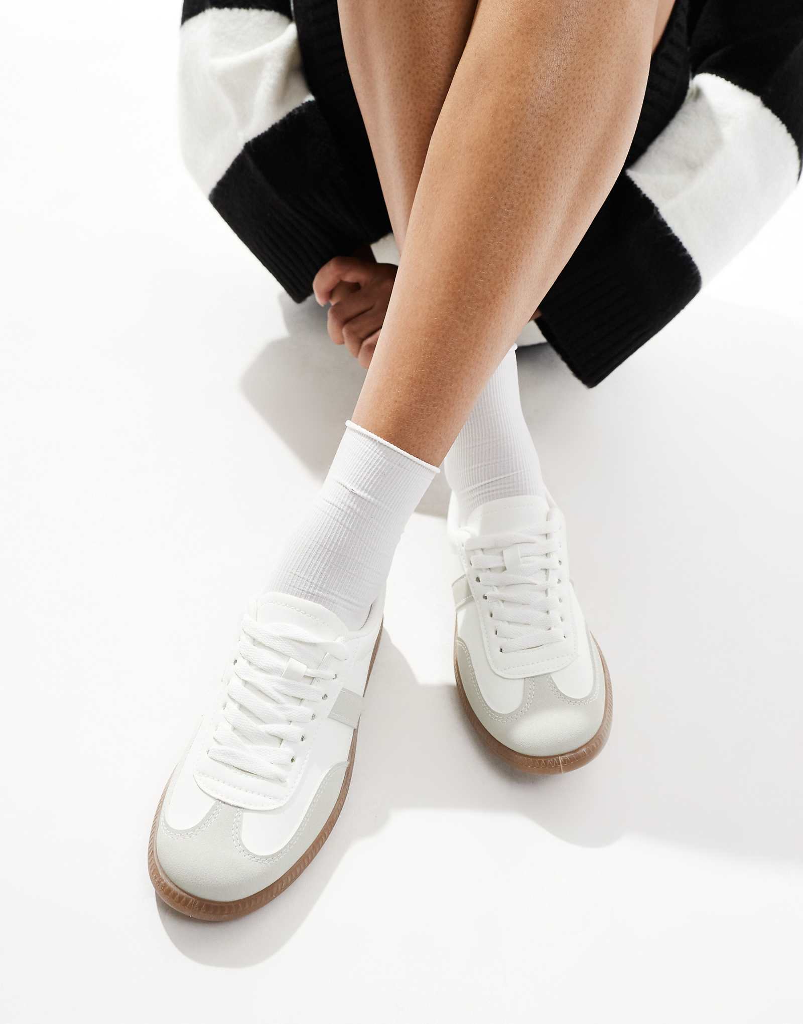 Кроссовки London Rebel Cally на резиновой подошве белого и серого цветов 4590₽