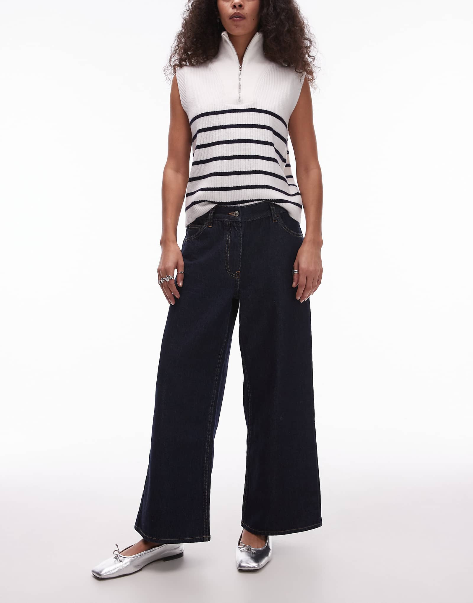 Широкие джинсы Topshop цвета индиго 10590₽