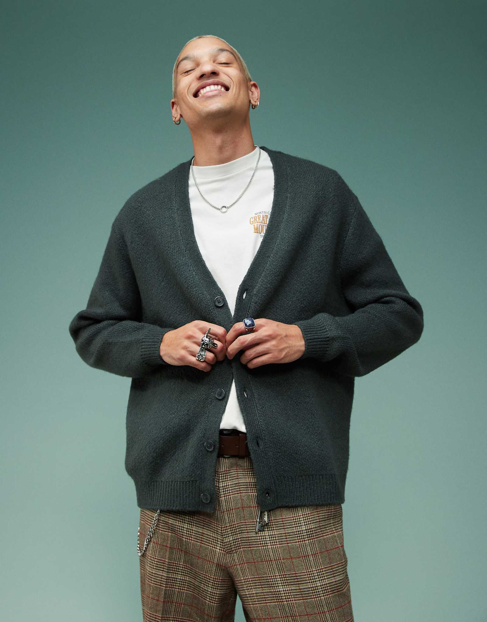 ДИЗАЙНЕРСКИЙ кардиган оверсайз из матовой вязки ASOS DESIGN цвета древесного угля 10690₽