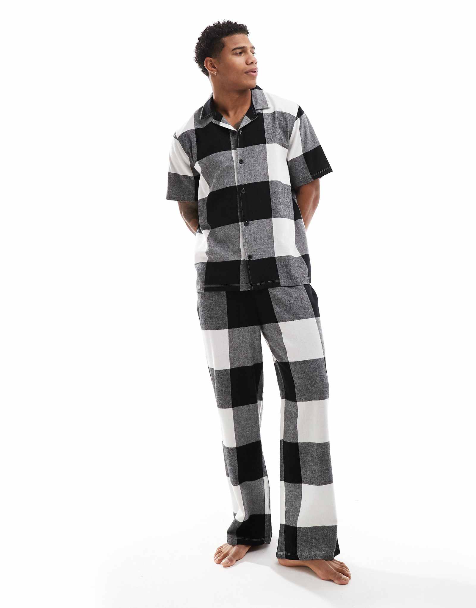 ДИЗАЙНЕРСКИЙ пижамный комплект ASOS с рубашкой и брюками в черную клетку buffalo 4790₽