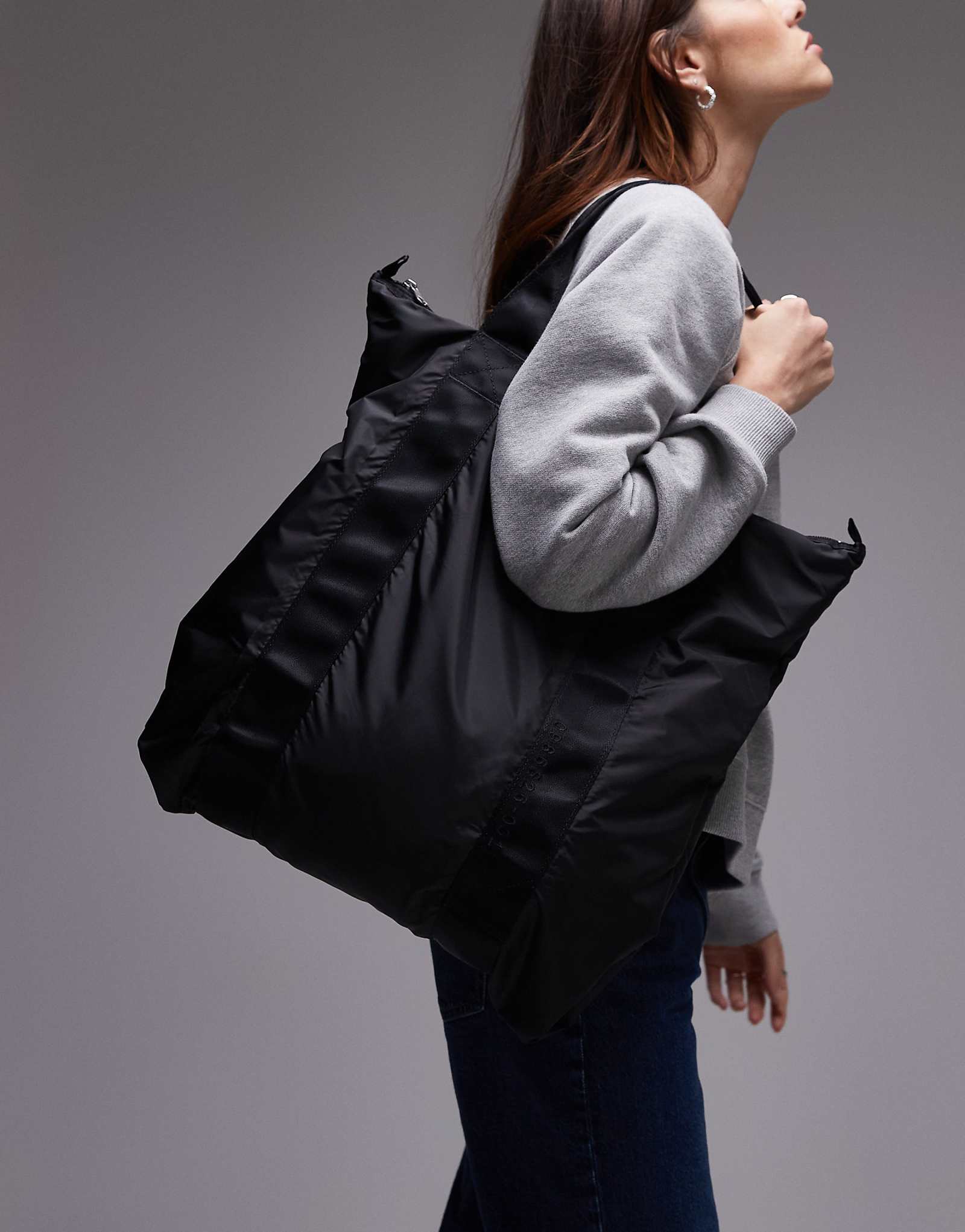 Сумка-тоут ARKET унисекс на 36 часов черного цвета 15990₽