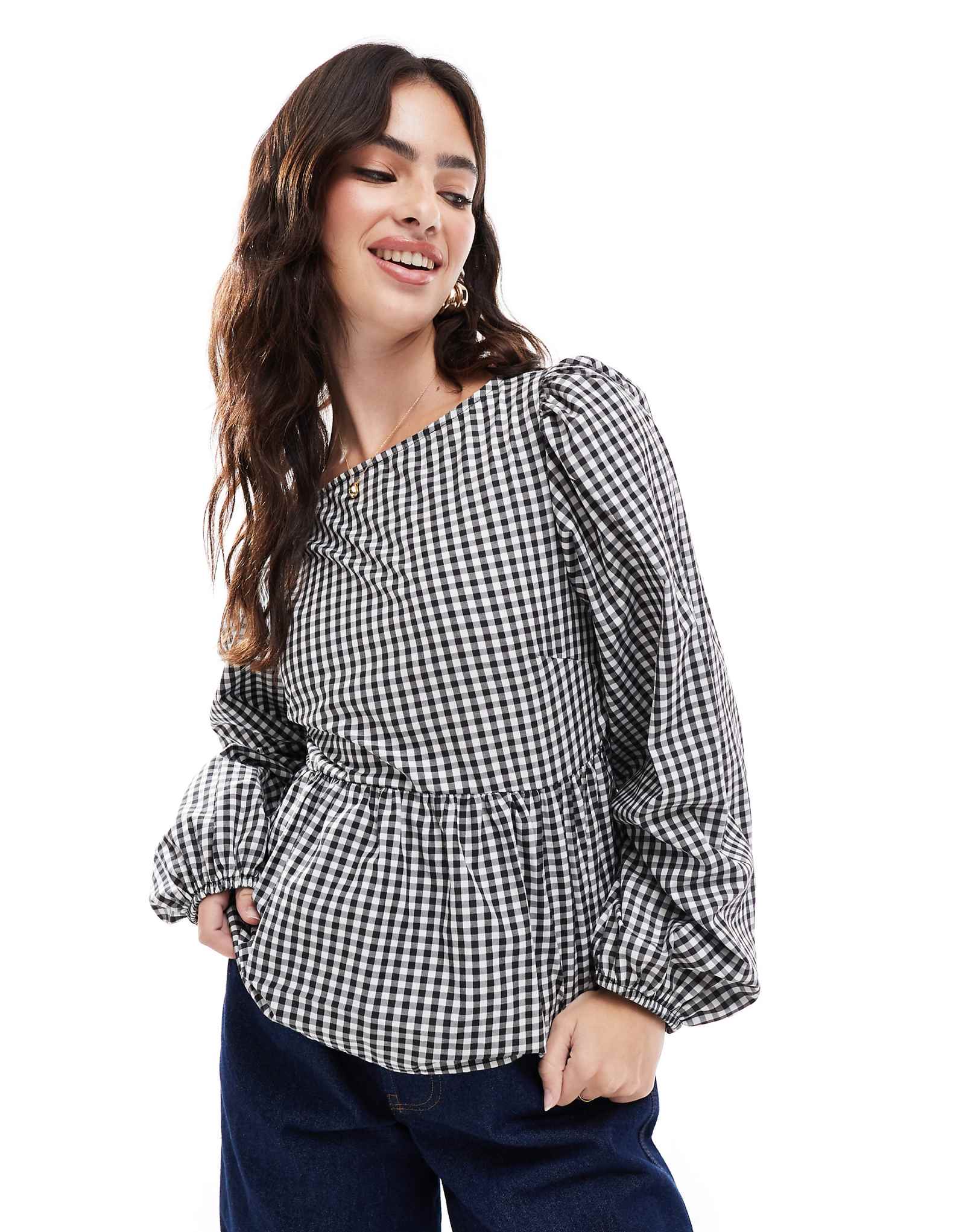 ДИЗАЙНЕРСКАЯ блузка ASOS из поплина с длинными рукавами и рюшами на спине в черную полоску 2190₽