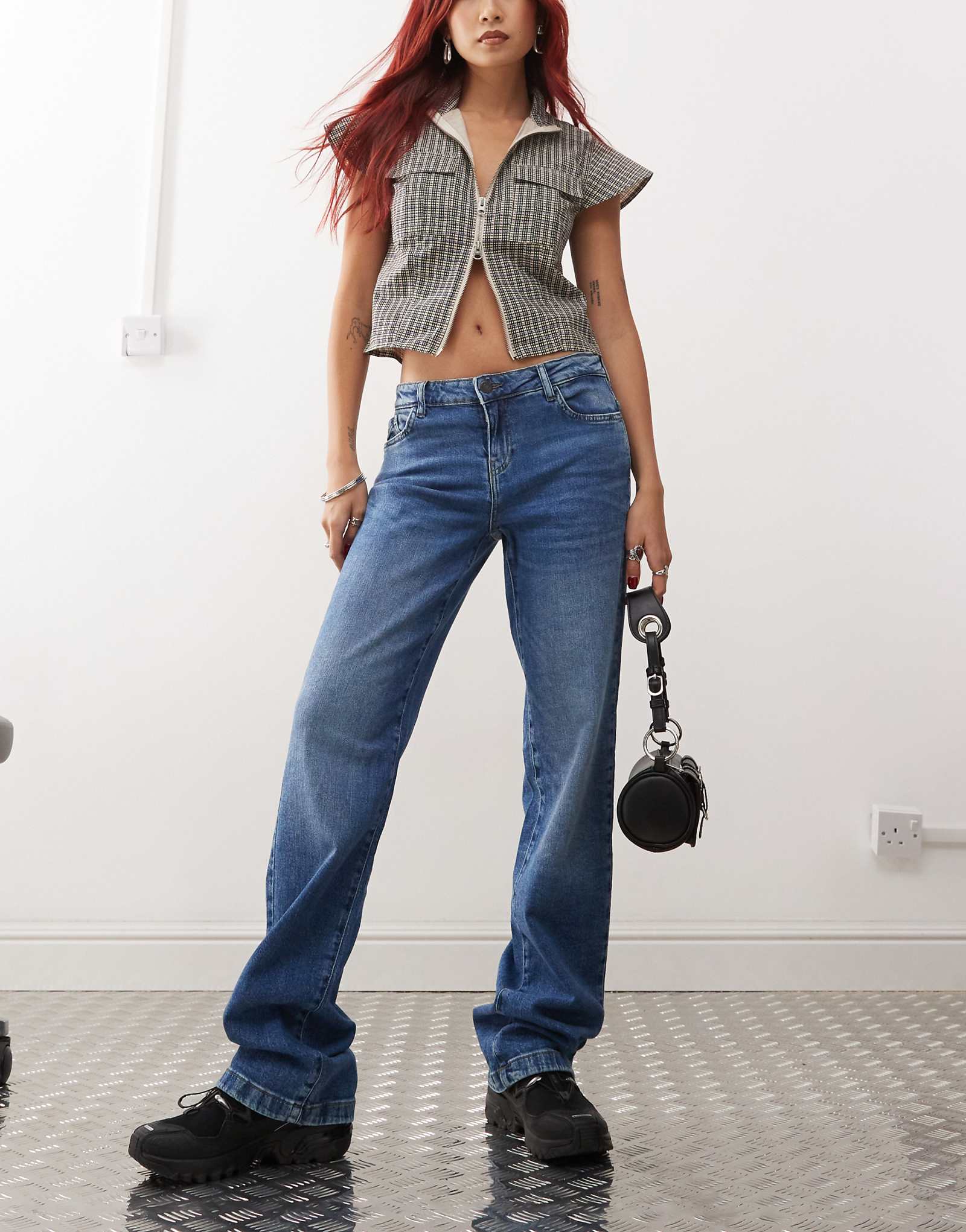 Джинсы Noisy May Mila с низкой посадкой и широким кроем после средней стирки 8490₽