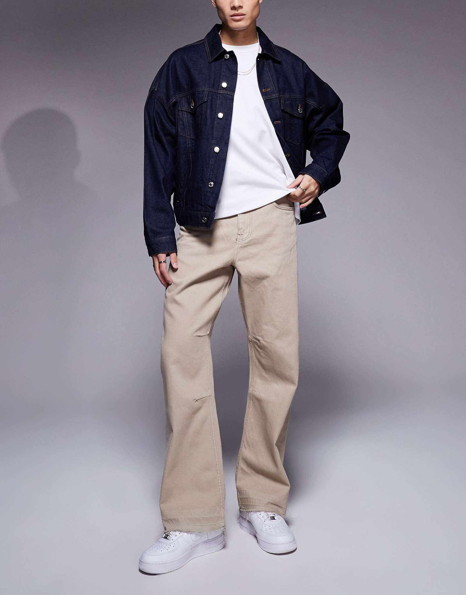 Ни на что не годные джинсы с необработанным низом темно-серого цвета 11890₽