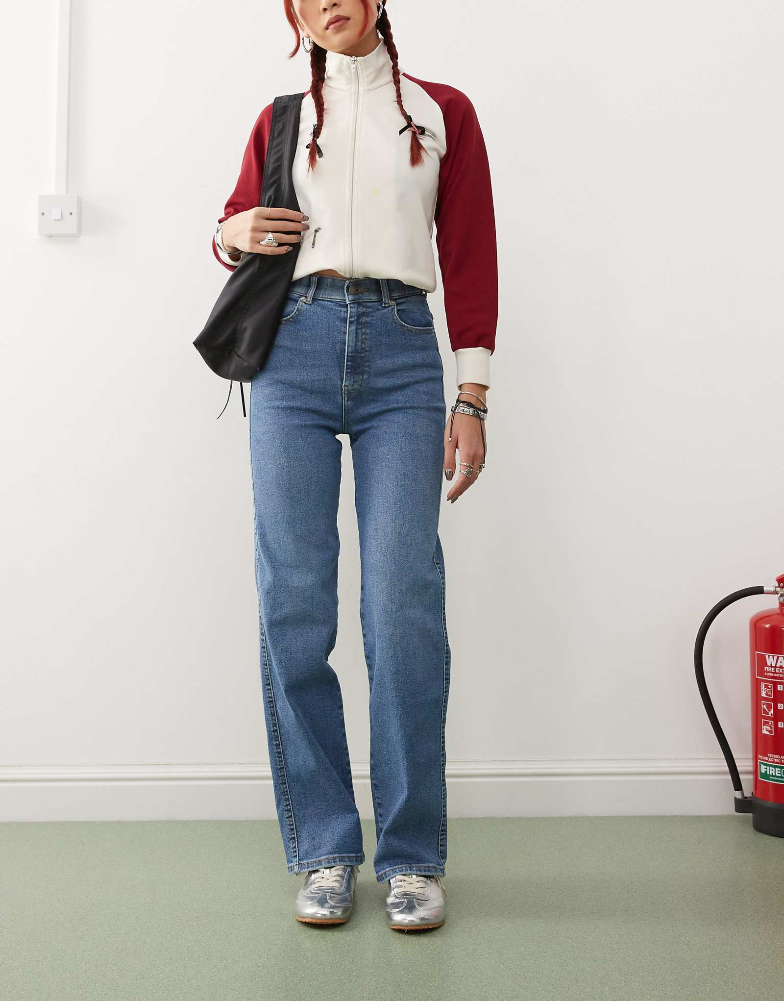 Джинсы с прямыми штанинами Dr Denim Moxy светло-синего цвета в винтажном стиле 13890₽