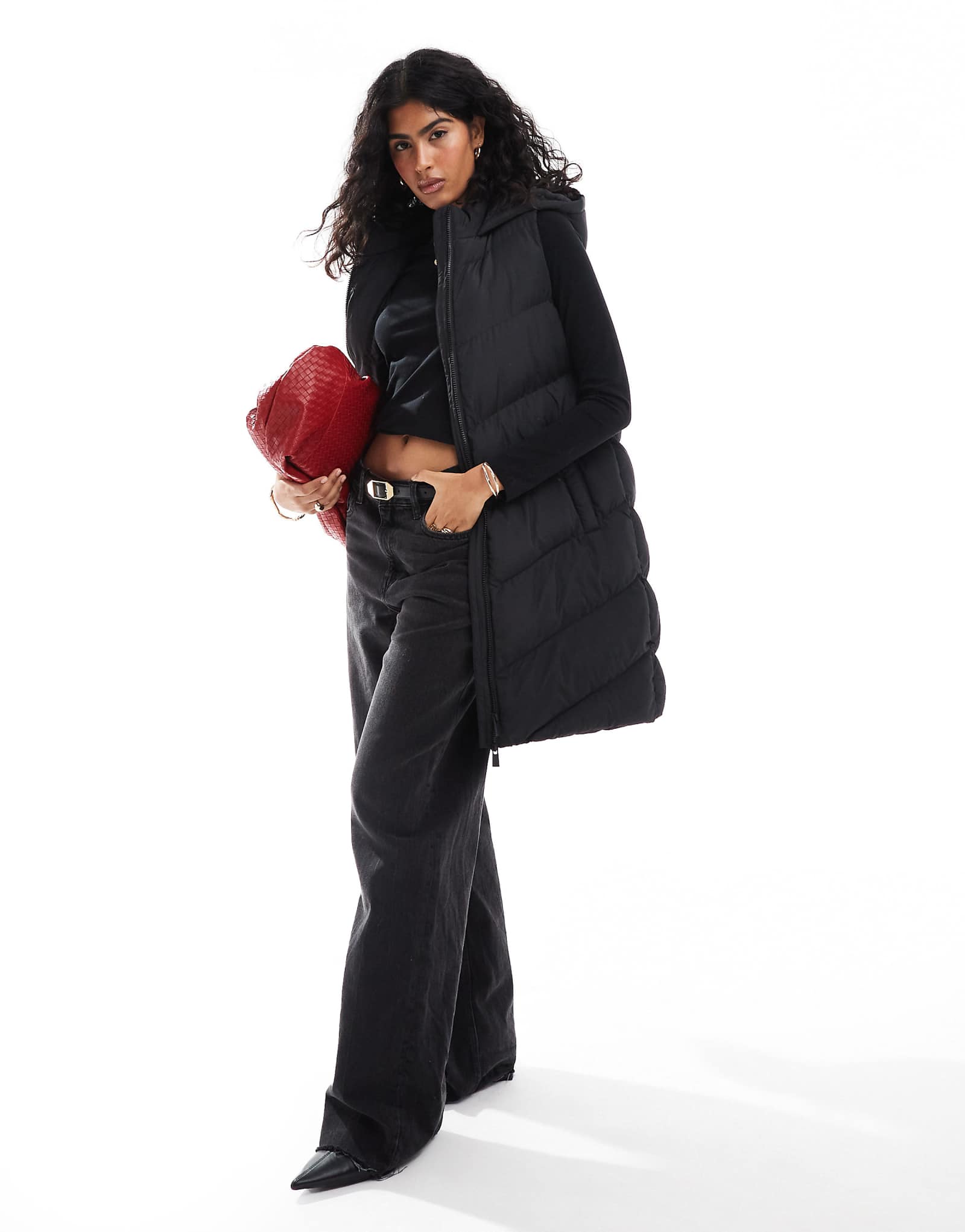 Ярусный жилет из стеганого фугу с шевроном French Connection черного цвета 15090₽