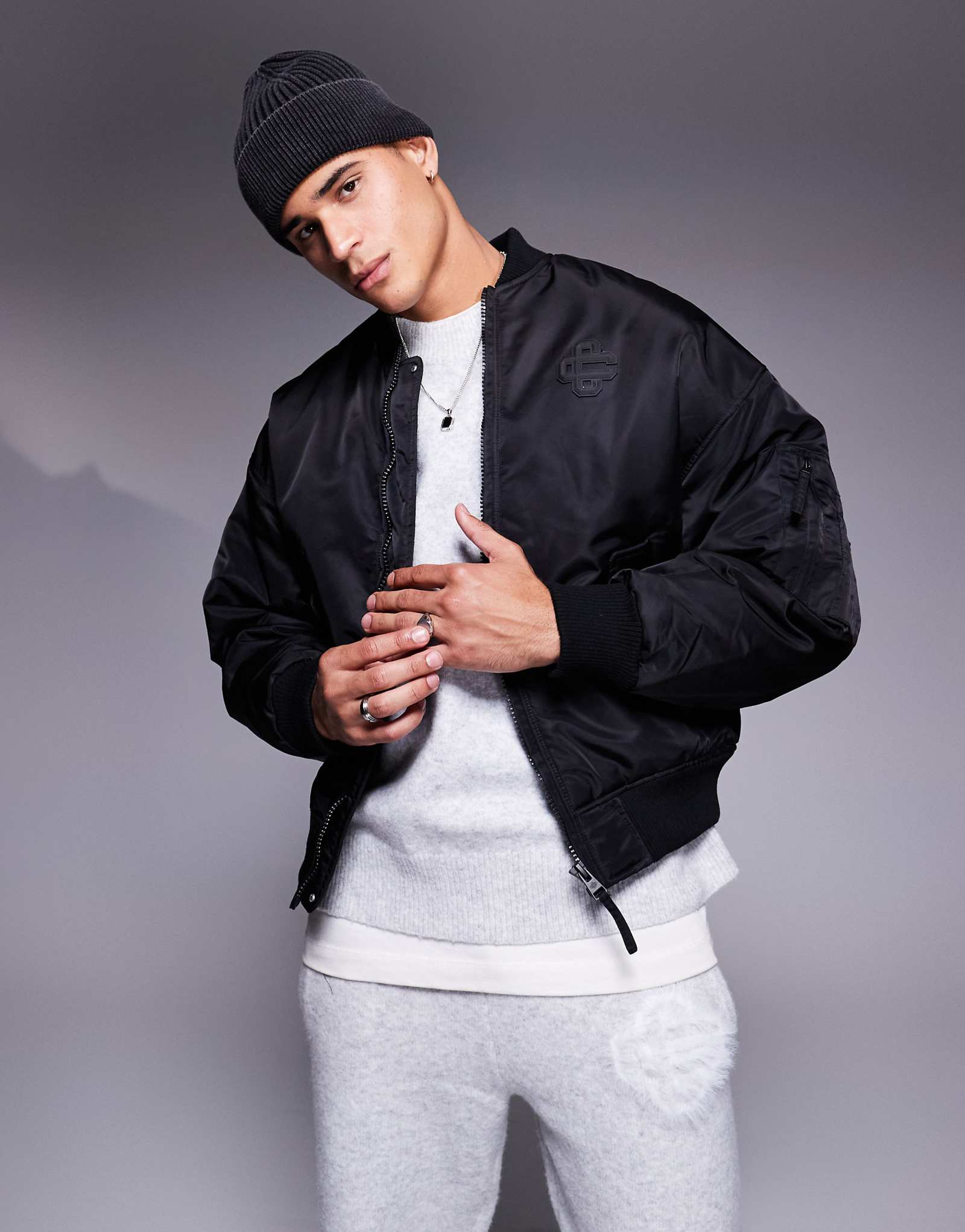 Черная куртка-бомбер с объемной эмблемой Couture Club черного цвета 31690₽