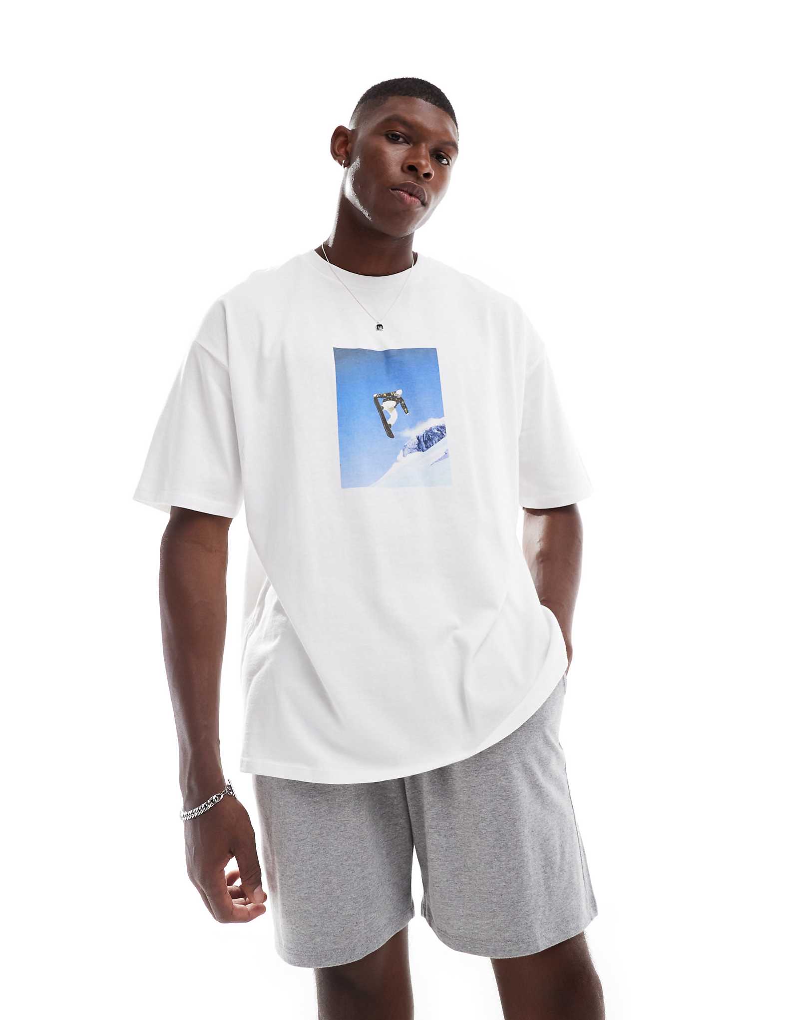 ДИЗАЙНЕРСКИЙ пижамный комплект ASOS с изображением сноуборда белого цвета 3790₽